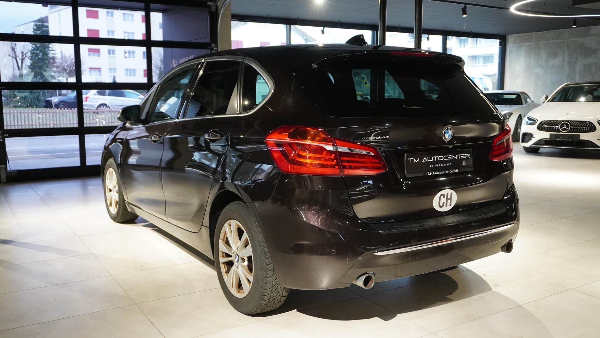 BMW 220d xDrive Active Tourer Steptronic-image-2