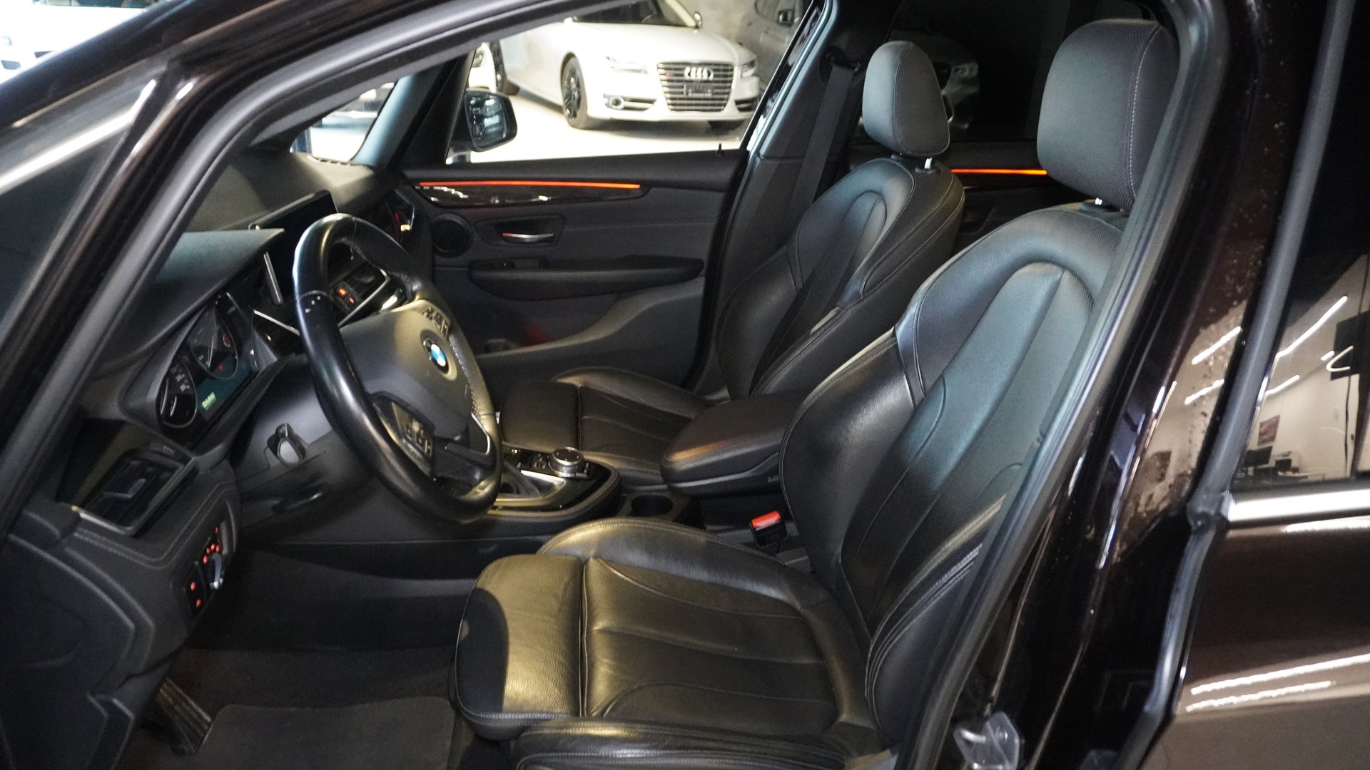 BMW 220d xDrive Active Tourer Steptronic-image-7