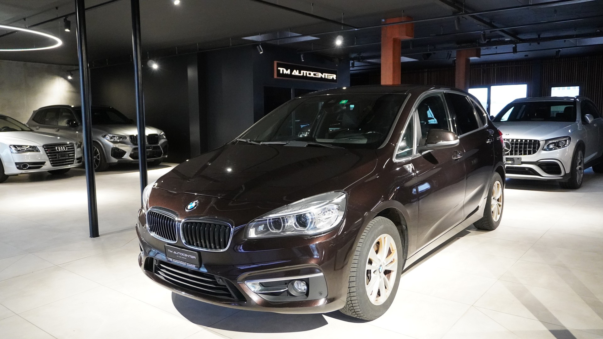 BMW 220d xDrive Active Tourer Steptronic-image-0