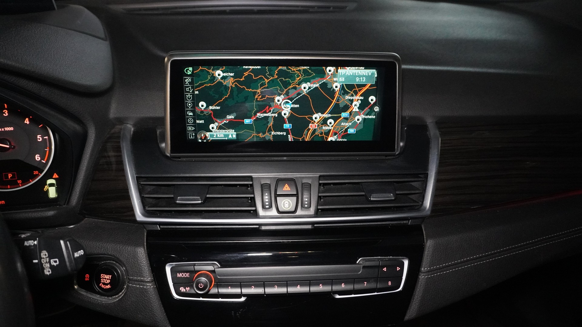 BMW 220d xDrive Active Tourer Steptronic-image-9