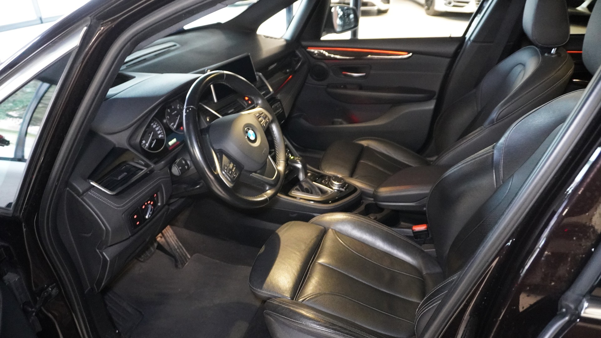 BMW 220d xDrive Active Tourer Steptronic-image-6