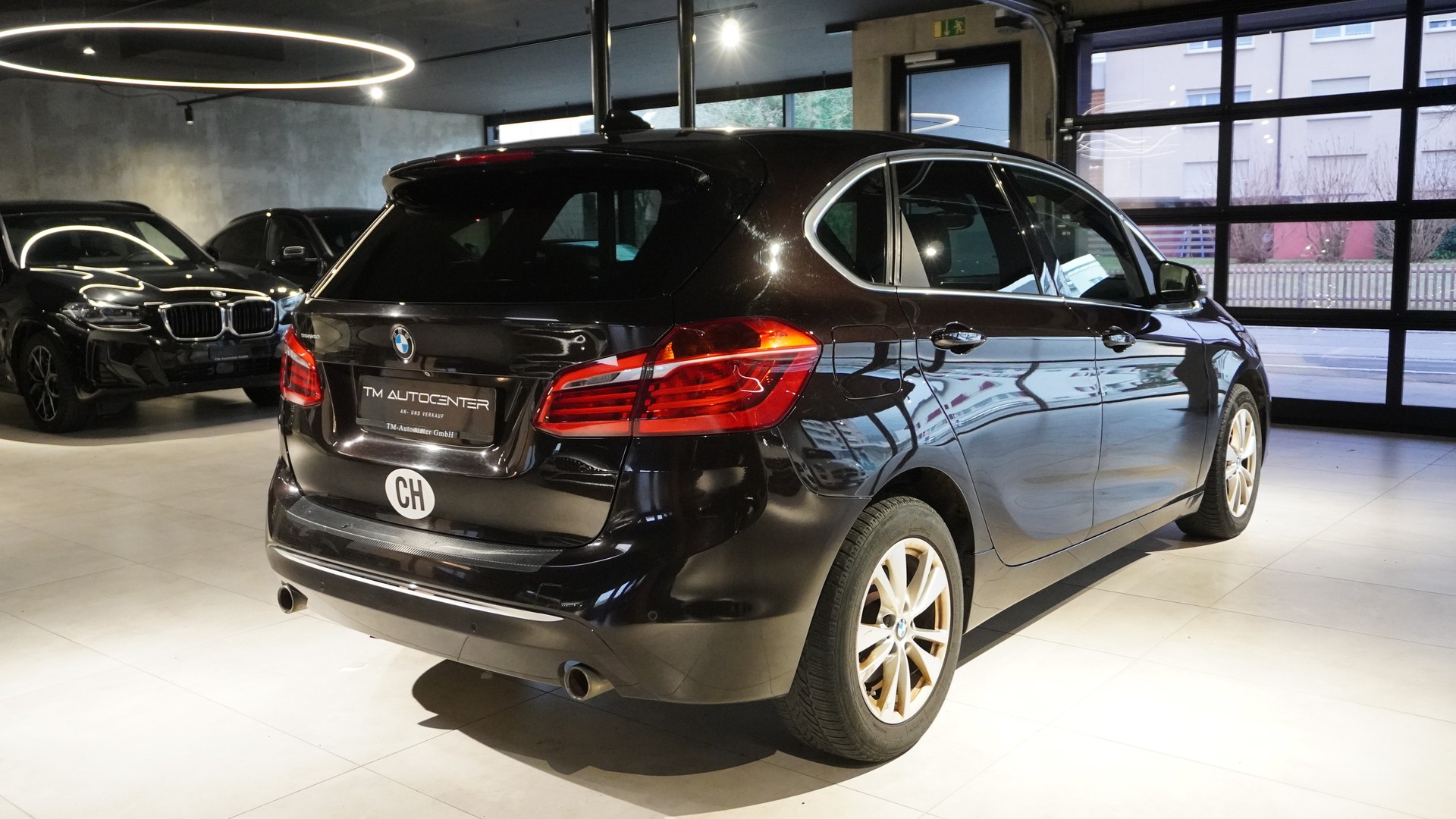 BMW 220d xDrive Active Tourer Steptronic-image-3