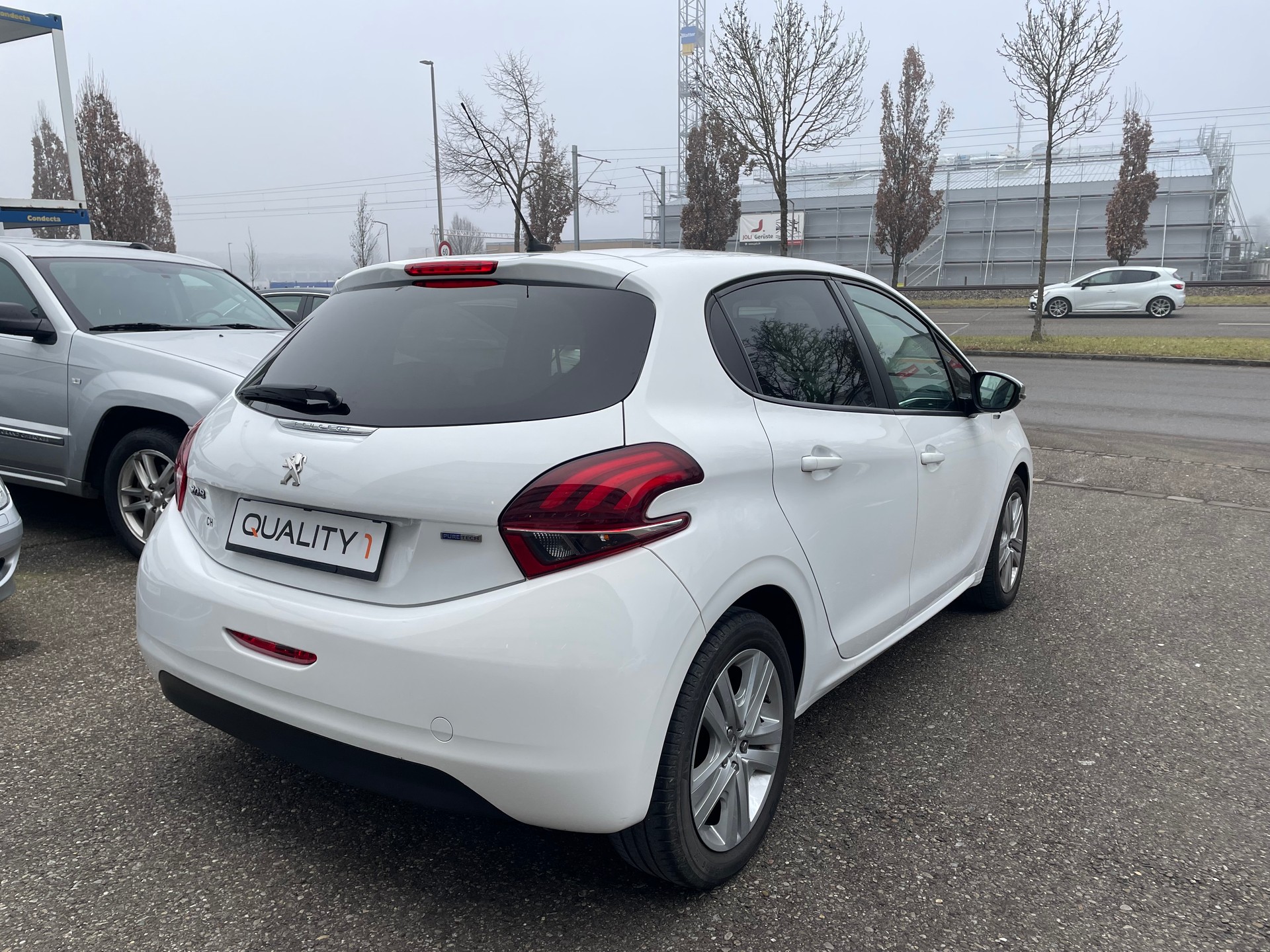PEUGEOT 208 1.2 PureTech Style EAT6-image-1