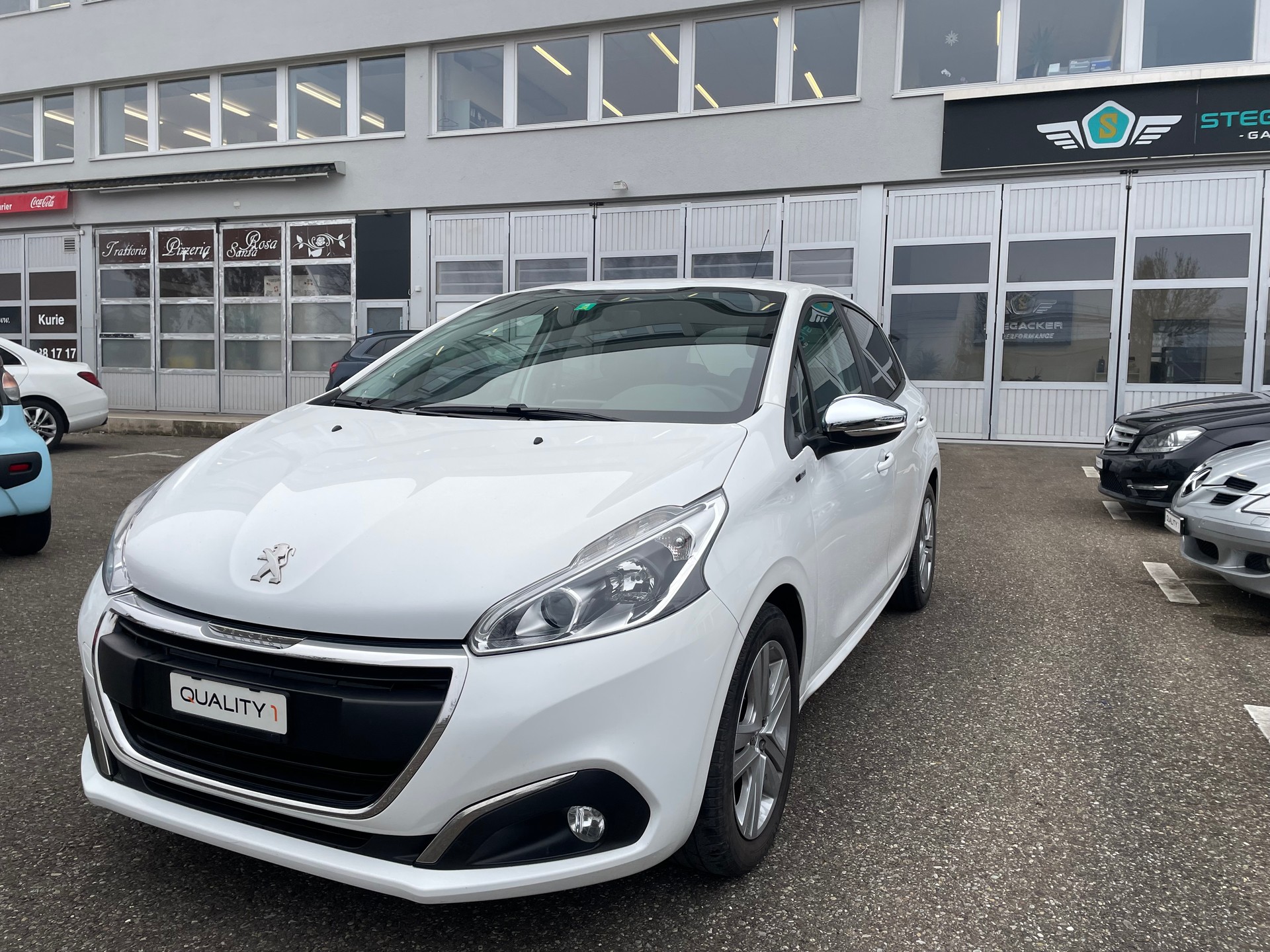 PEUGEOT 208 1.2 PureTech Style EAT6-image-4