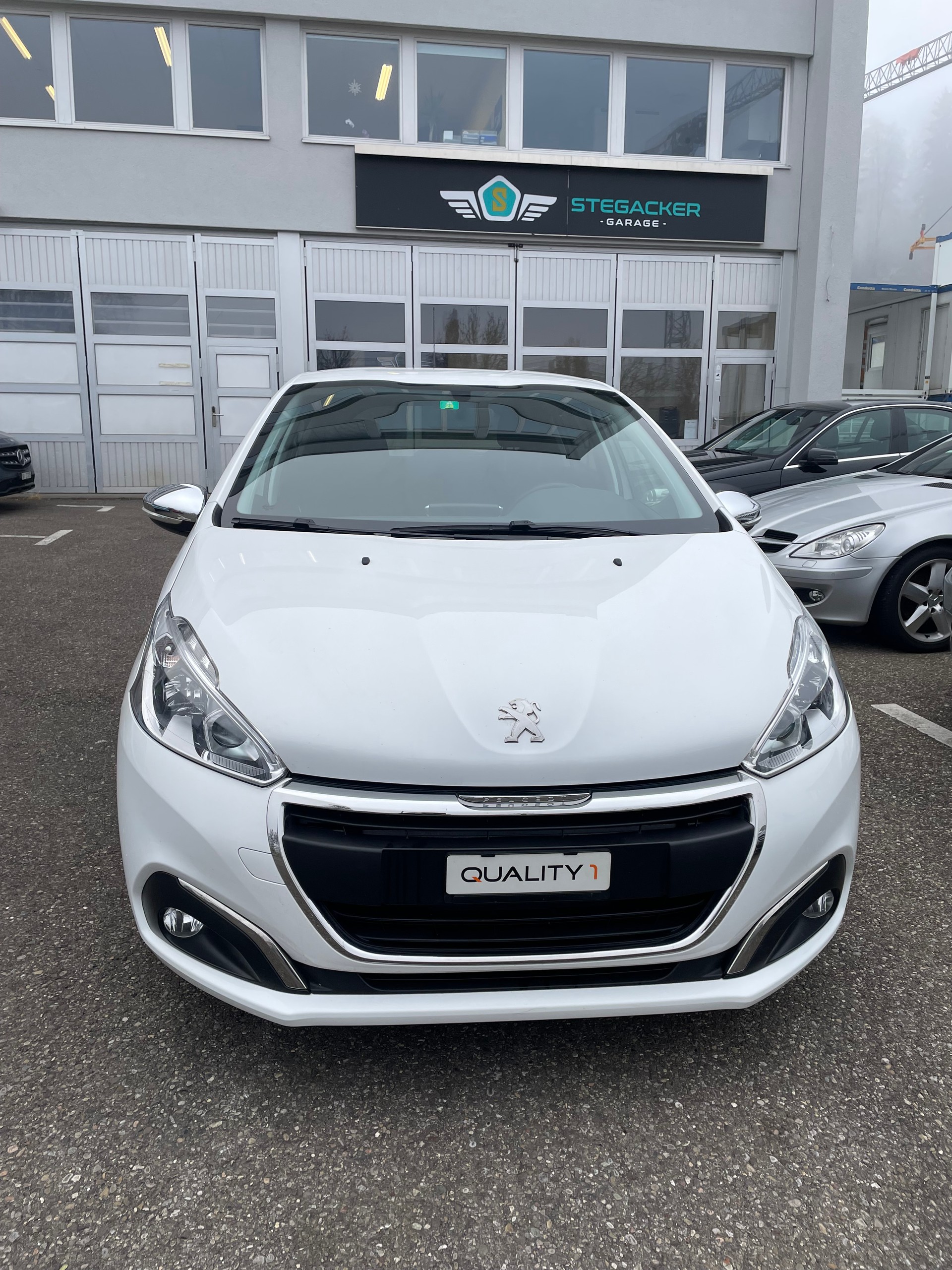 PEUGEOT 208 1.2 PureTech Style EAT6-image-5