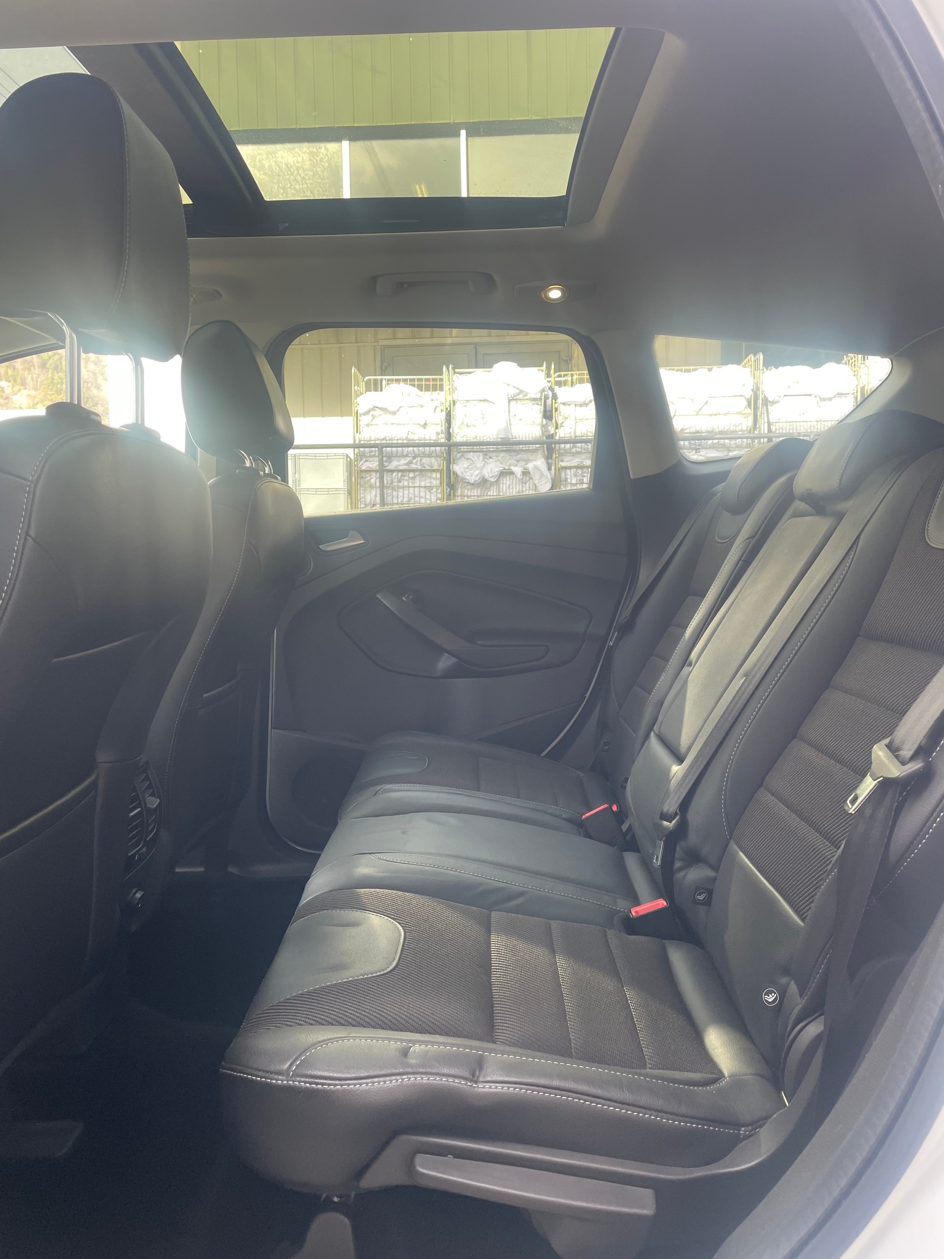 FORD Kuga 2.0 TDCi Titanium S 4WD PowerShift-image-3