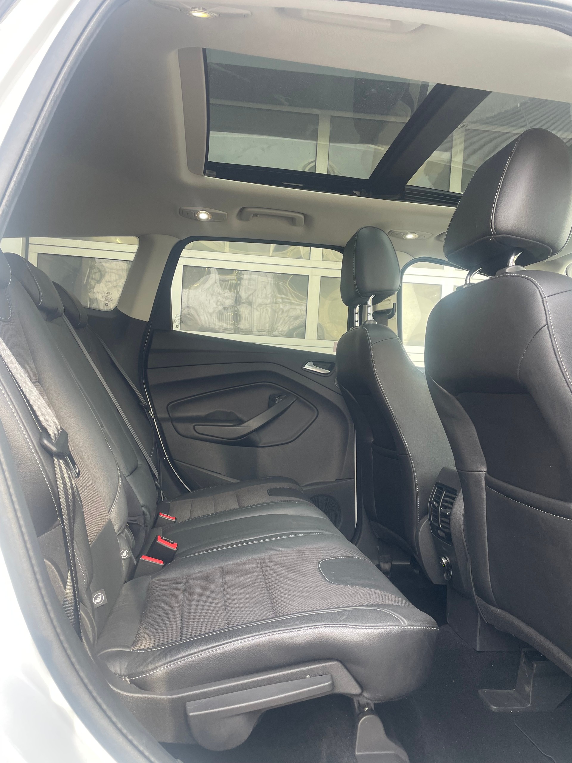 FORD Kuga 2.0 TDCi Titanium S 4WD PowerShift-image-4