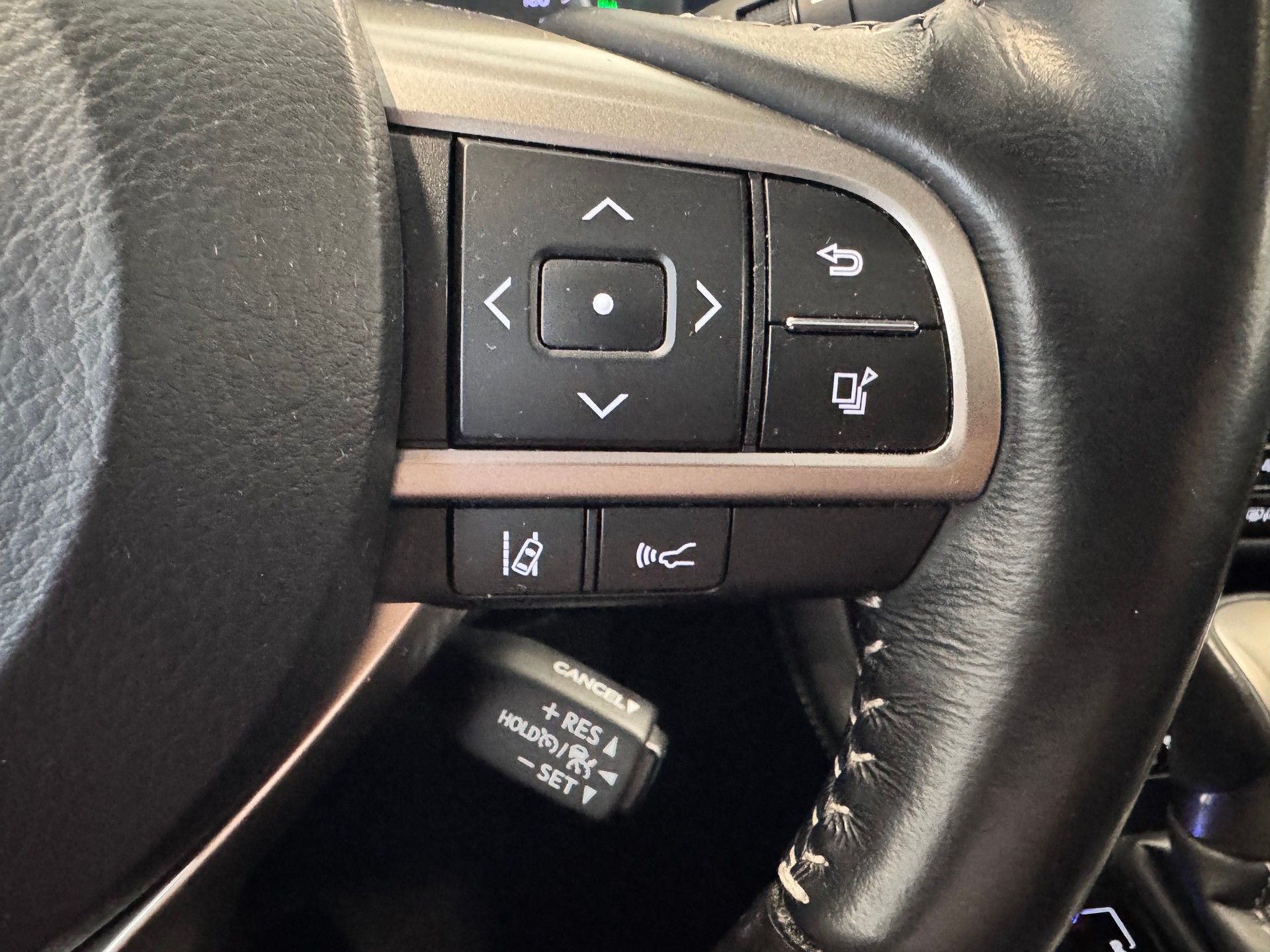 LEXUS RX 450h excellence AWD CVT-image-24