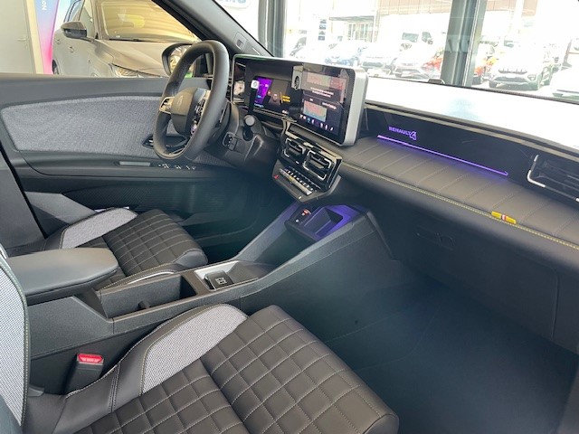 RENAULT R4 E-Tech Comfort Range 52 kWh Iconic-image-9