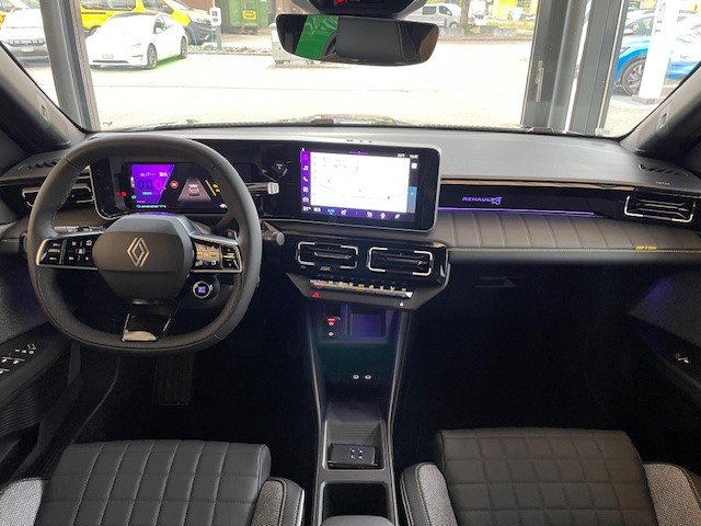 RENAULT R4 E-Tech Comfort Range 52 kWh Iconic-image-11