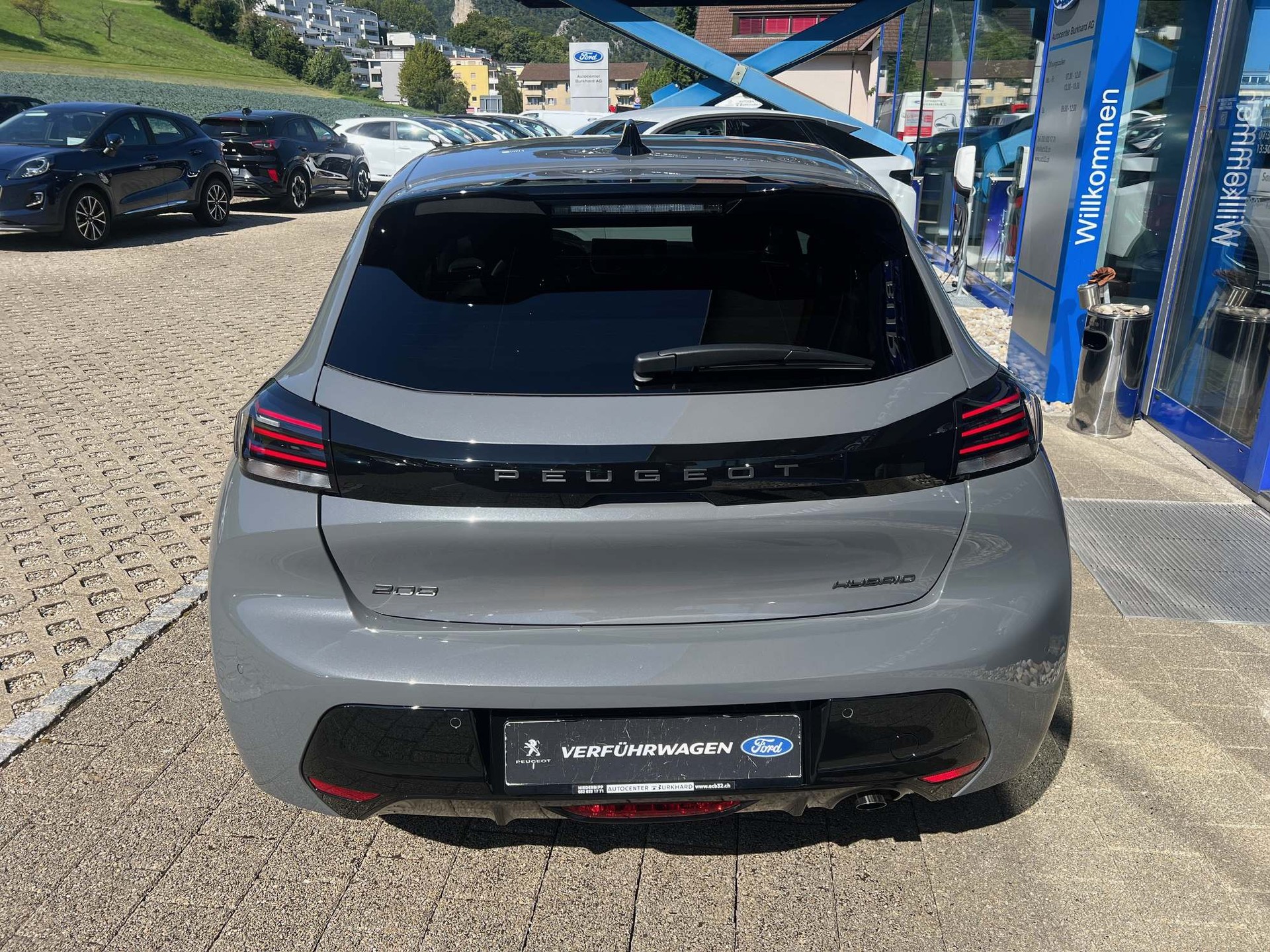 PEUGEOT 208 1.2 Hybrid Allure Premium 8 Jahre Garantie-image-2