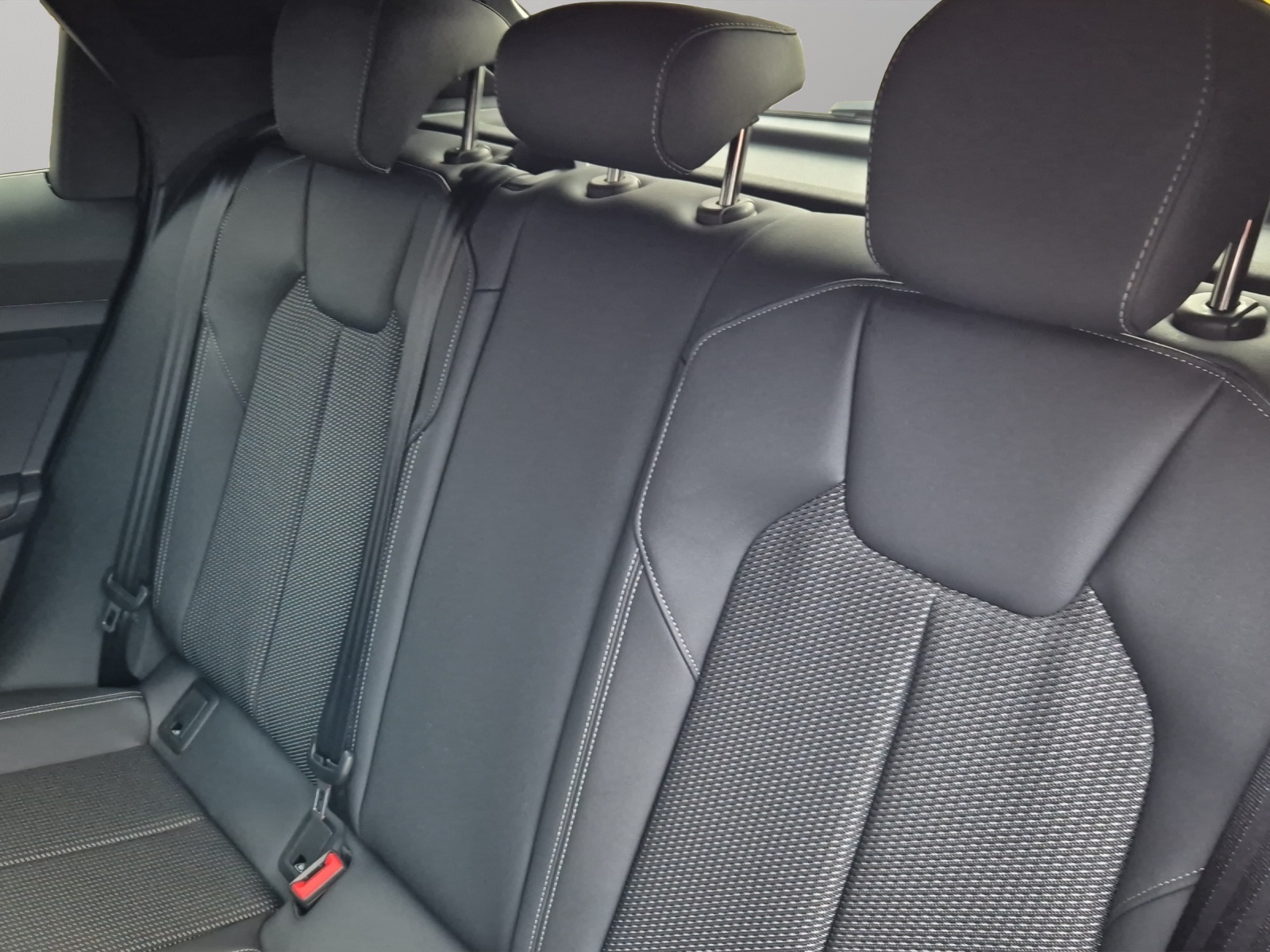 AUDI A1 Sportback 30 TFSI S Line Attraction S-tronic-image-8