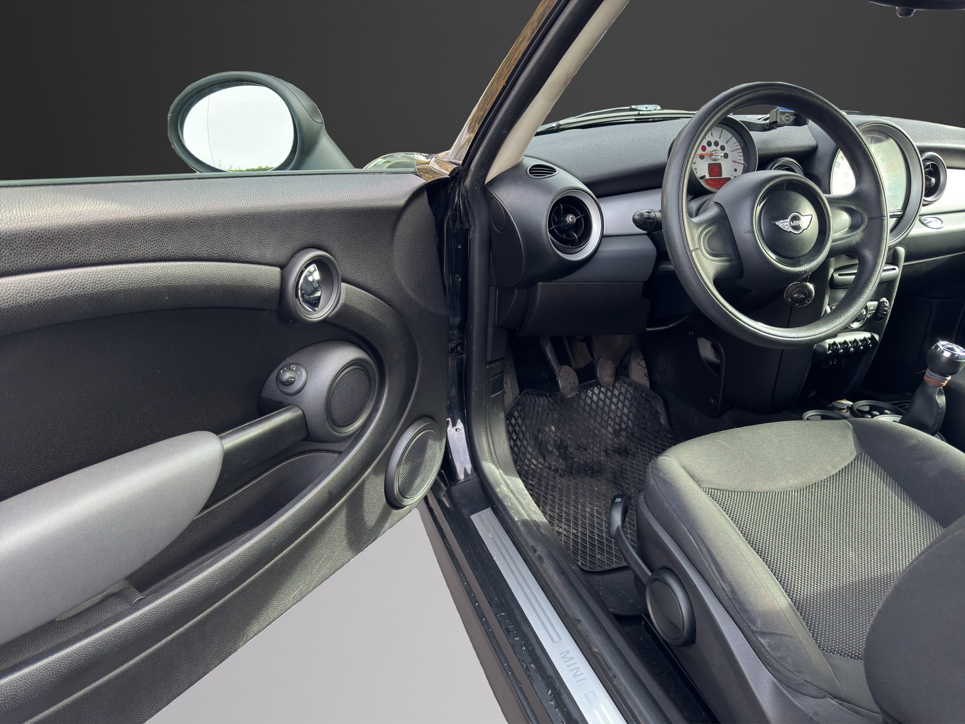 MINI One-image-11