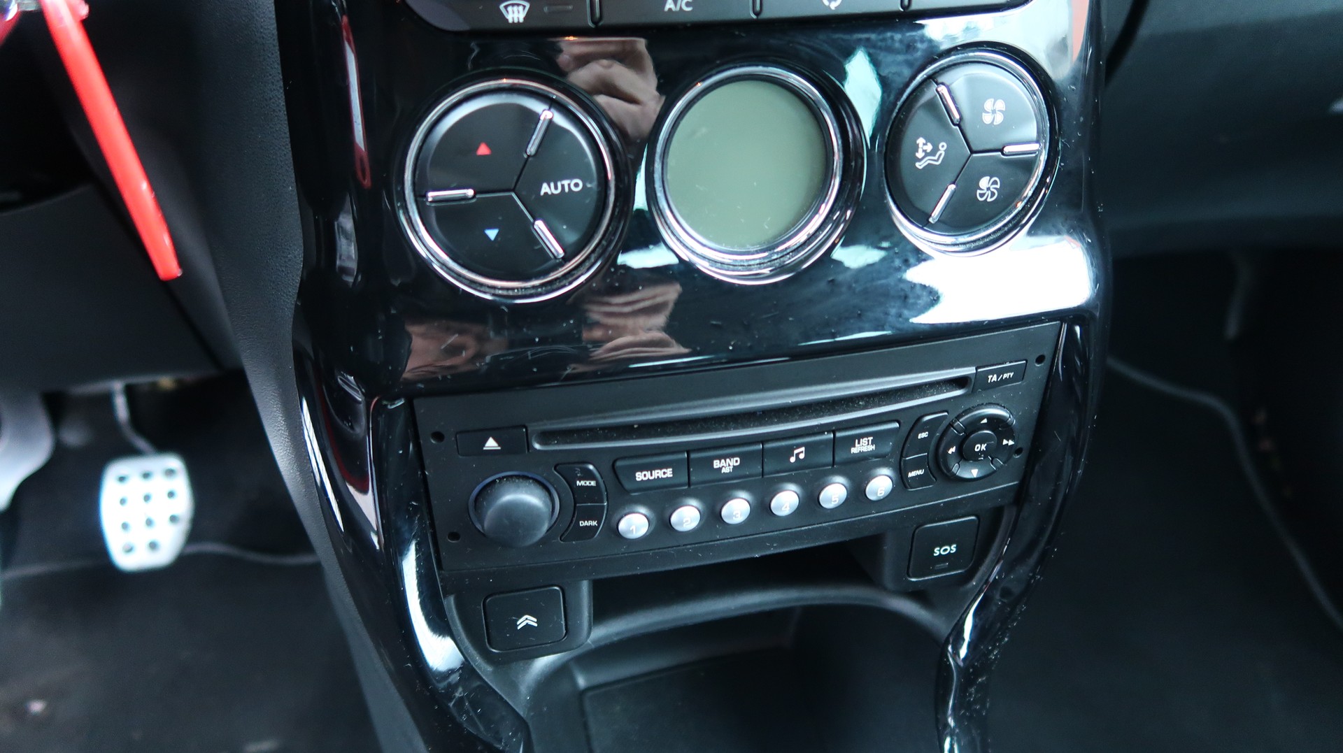 DS AUTOMOBILES DS3 1.6 16V HDi Sport Chic-image-9