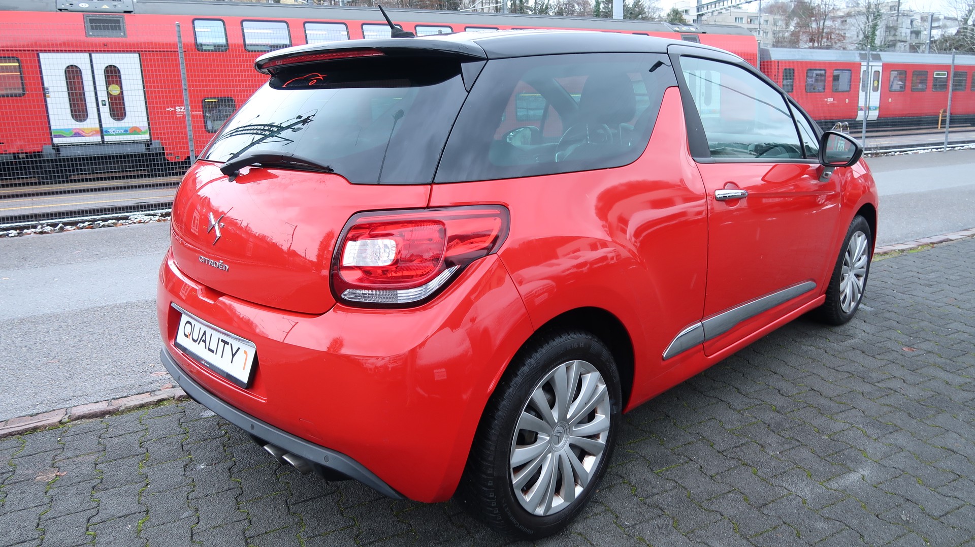 DS AUTOMOBILES DS3 1.6 16V HDi Sport Chic-image-3