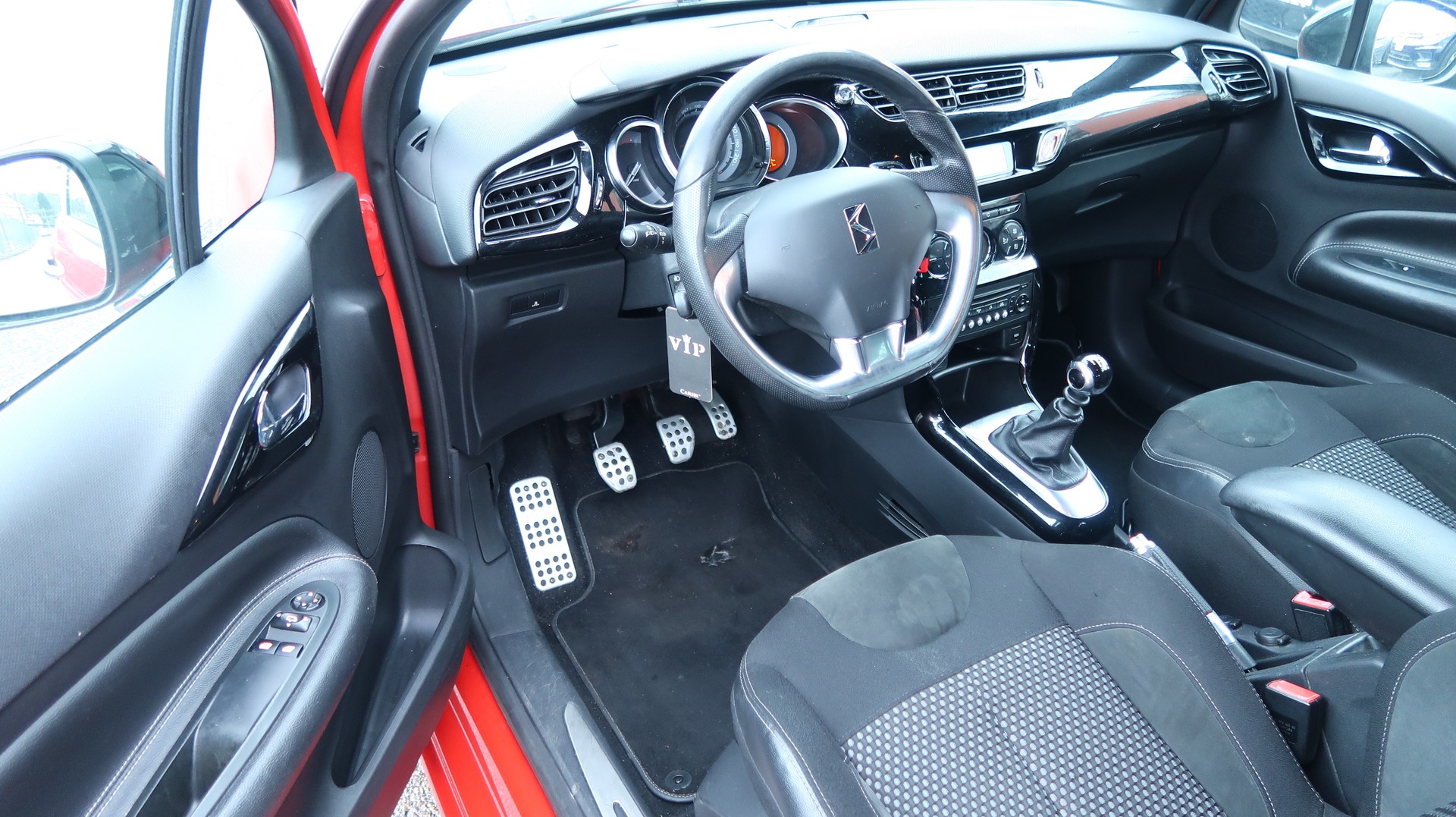 DS AUTOMOBILES DS3 1.6 16V HDi Sport Chic-image-7