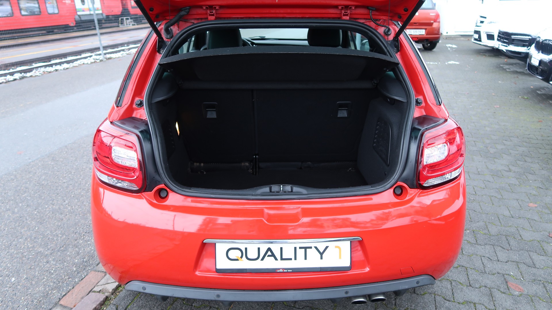 DS AUTOMOBILES DS3 1.6 16V HDi Sport Chic-image-13