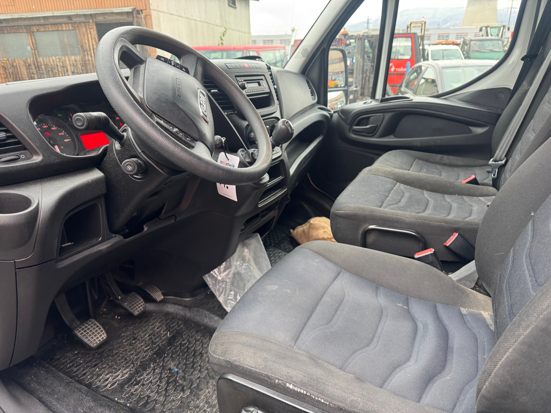 IVECO 35 S 16-image-8