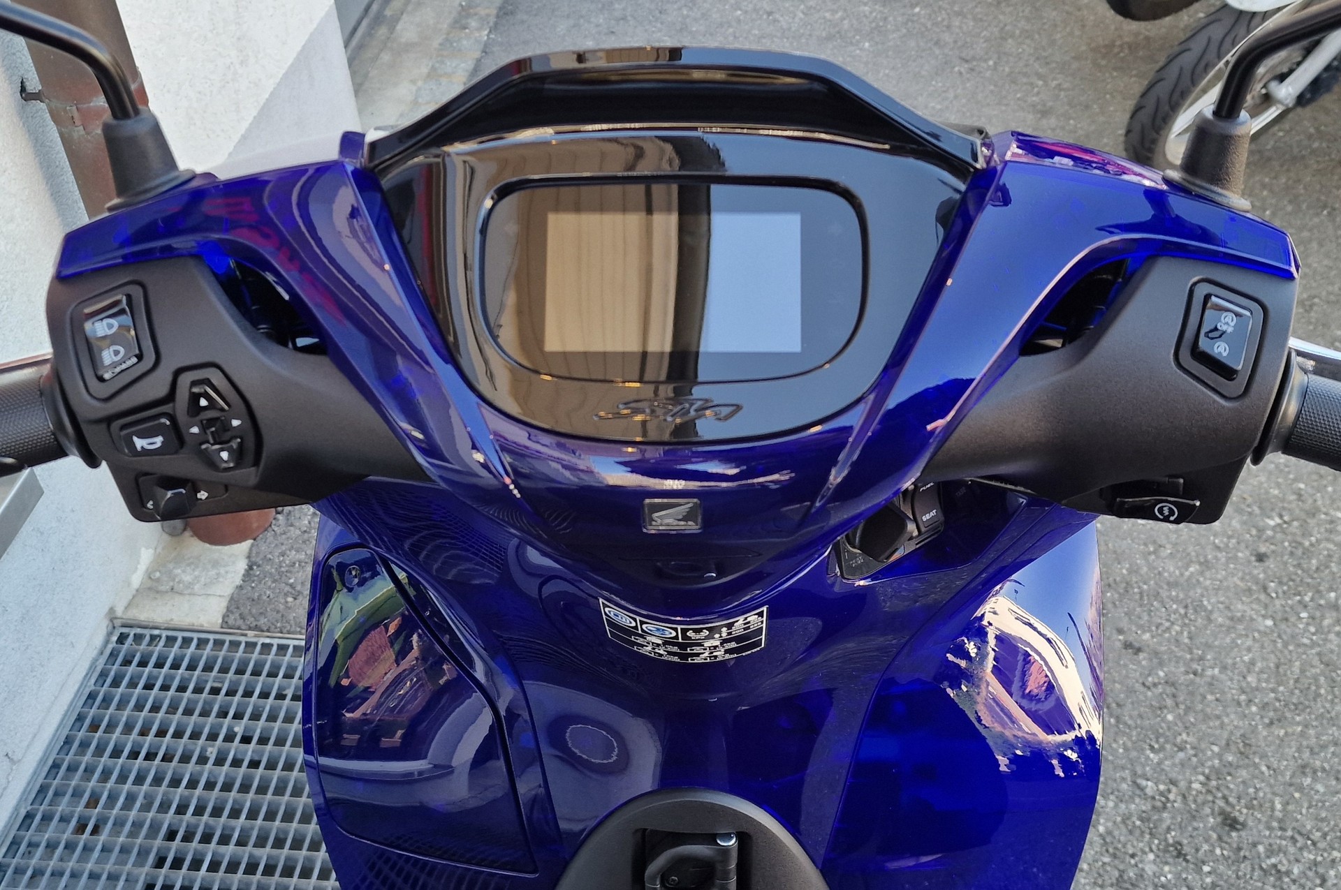 HONDA SH 125i - TFT Konnektivität 2026-showroom-element-2