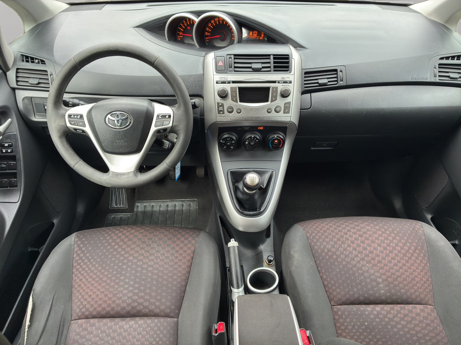 TOYOTA Verso 1.8 Linea Luna-image-9