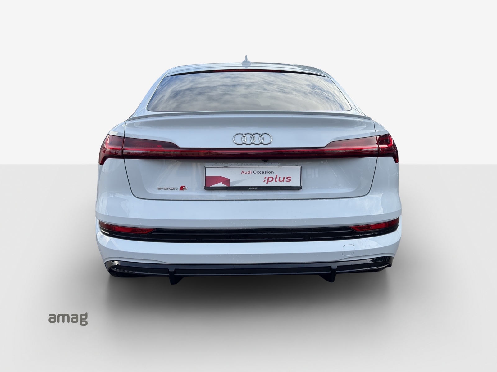 AUDI e-tron S Sportback quattro-image-4