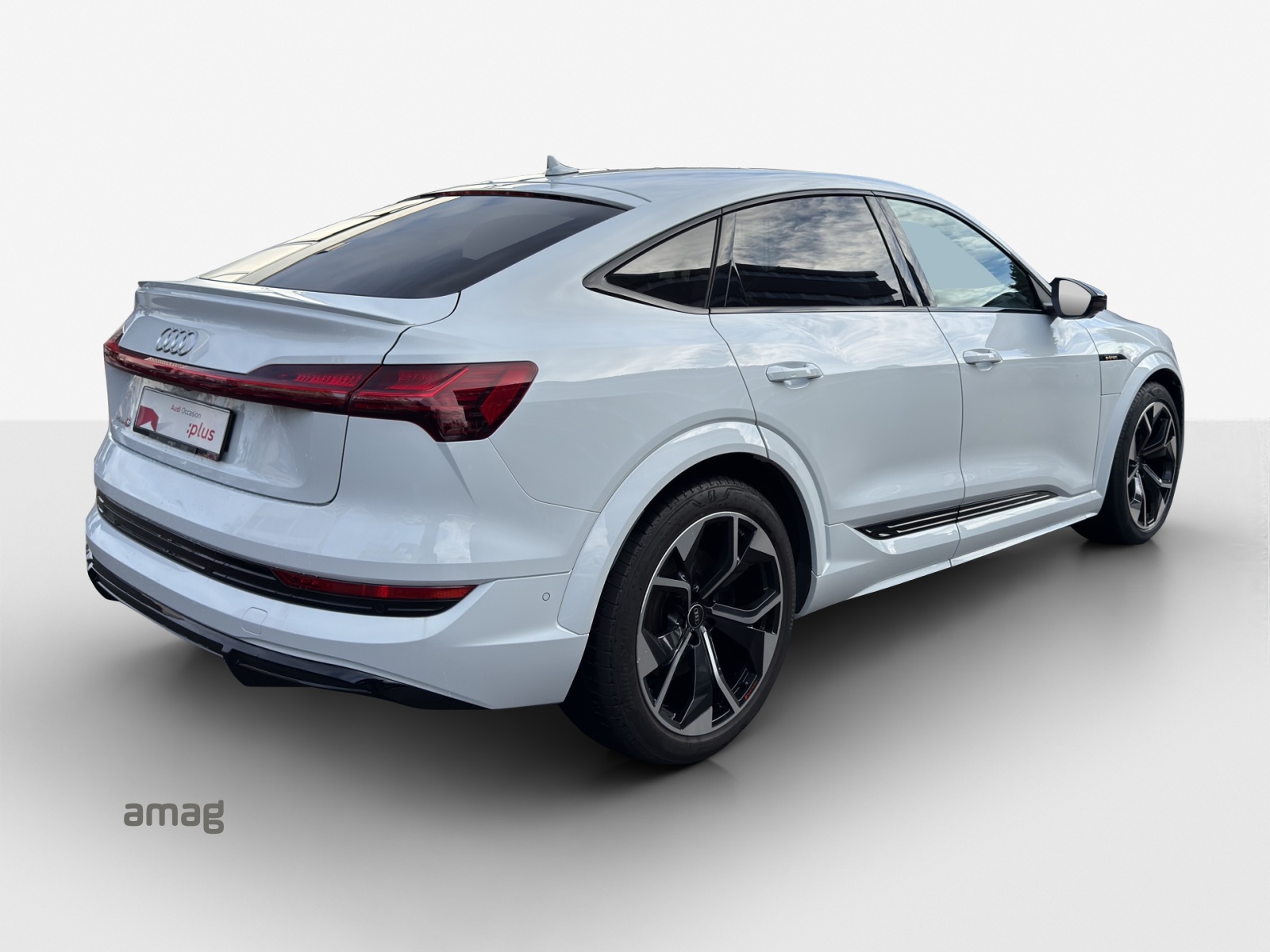 AUDI e-tron S Sportback quattro-image-5