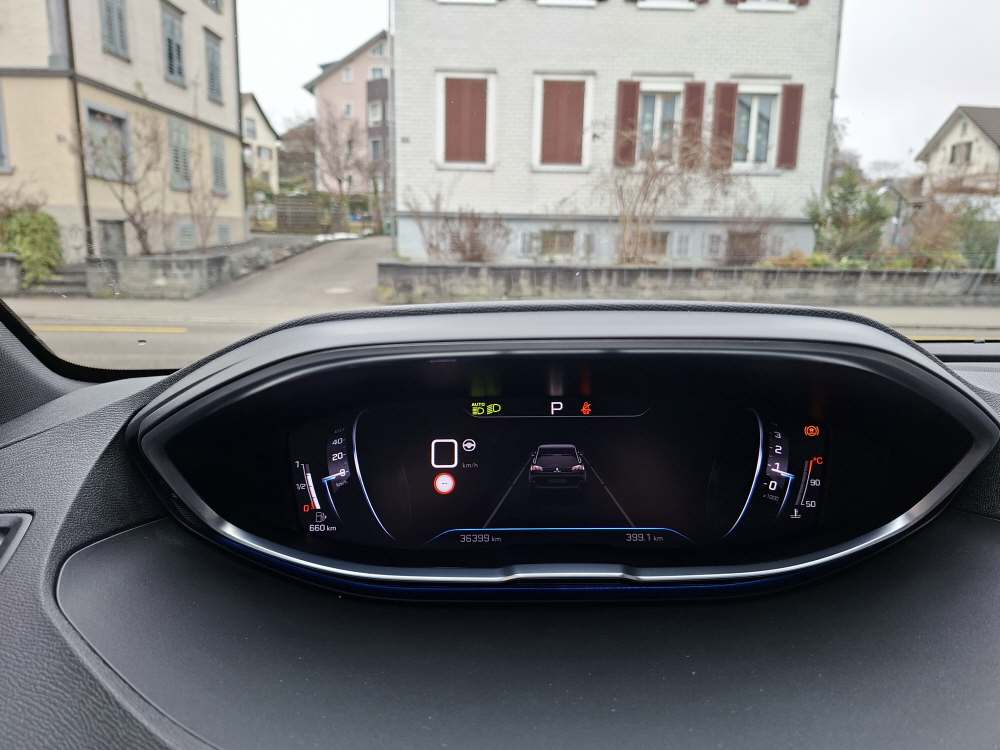 PEUGEOT 5008 1.5 BlueHDi Allure Pack-image-15