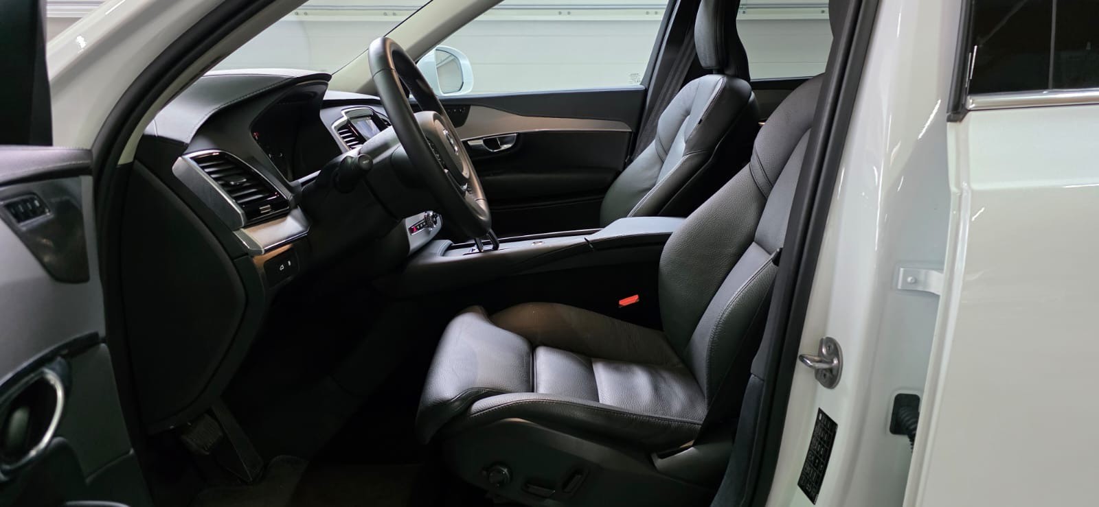VOLVO XC90 T8 eAWD PluginHybrid Plus Bright *7 Plätzer*-image-9