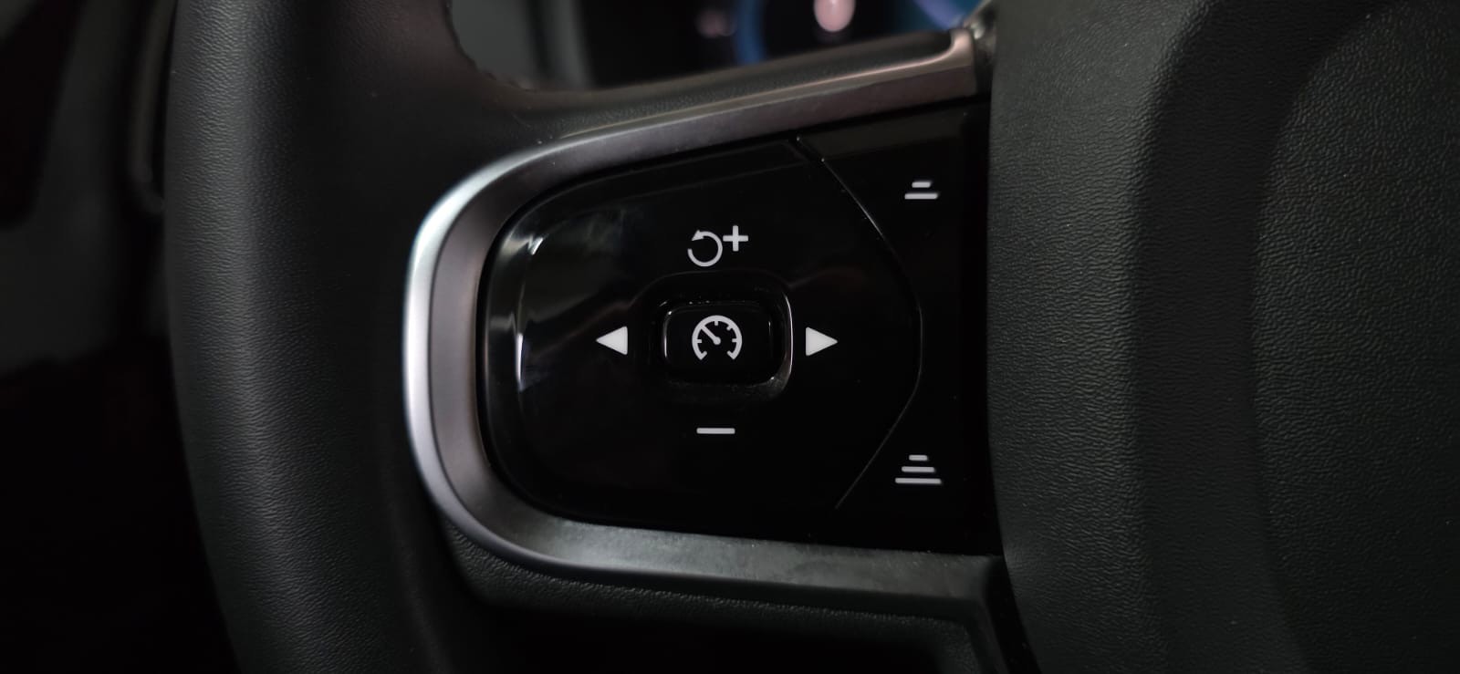 VOLVO XC90 T8 eAWD PluginHybrid Plus Bright *7 Plätzer*-image-16