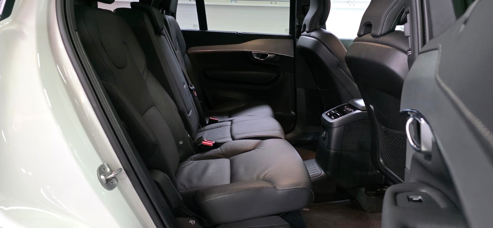VOLVO XC90 T8 eAWD PluginHybrid Plus Bright *7 Plätzer*-image-26