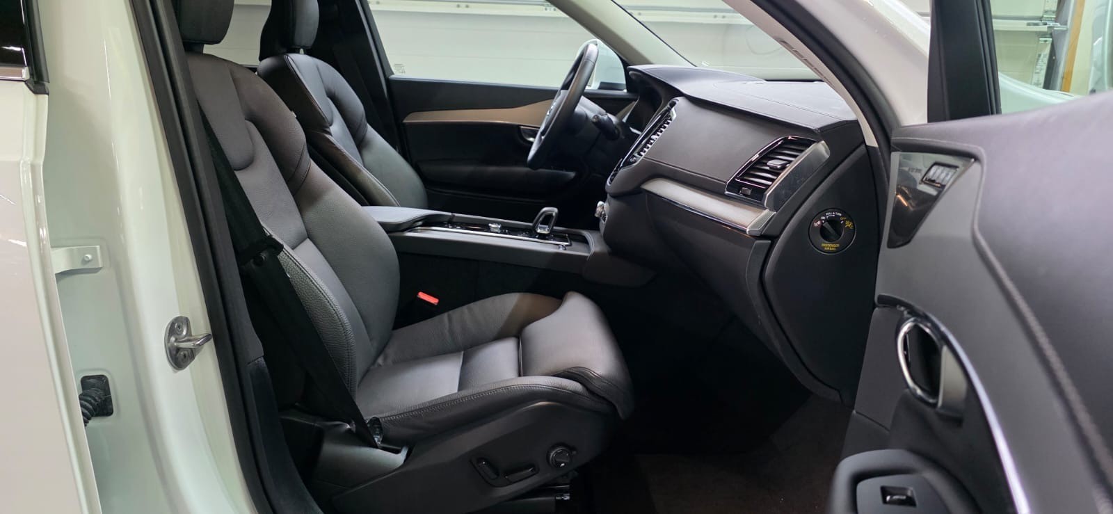 VOLVO XC90 T8 eAWD PluginHybrid Plus Bright *7 Plätzer*-image-10