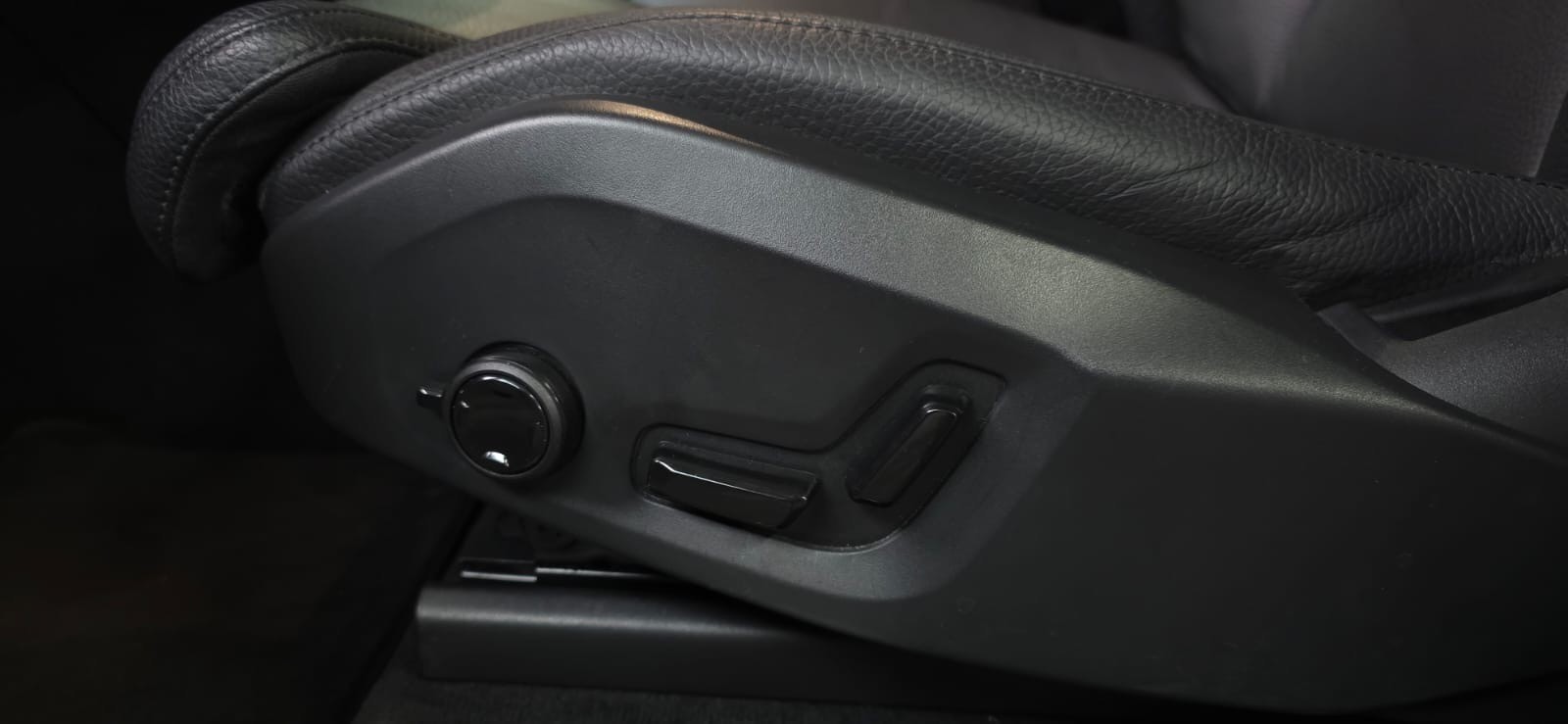 VOLVO XC90 T8 eAWD PluginHybrid Plus Bright *7 Plätzer*-image-15