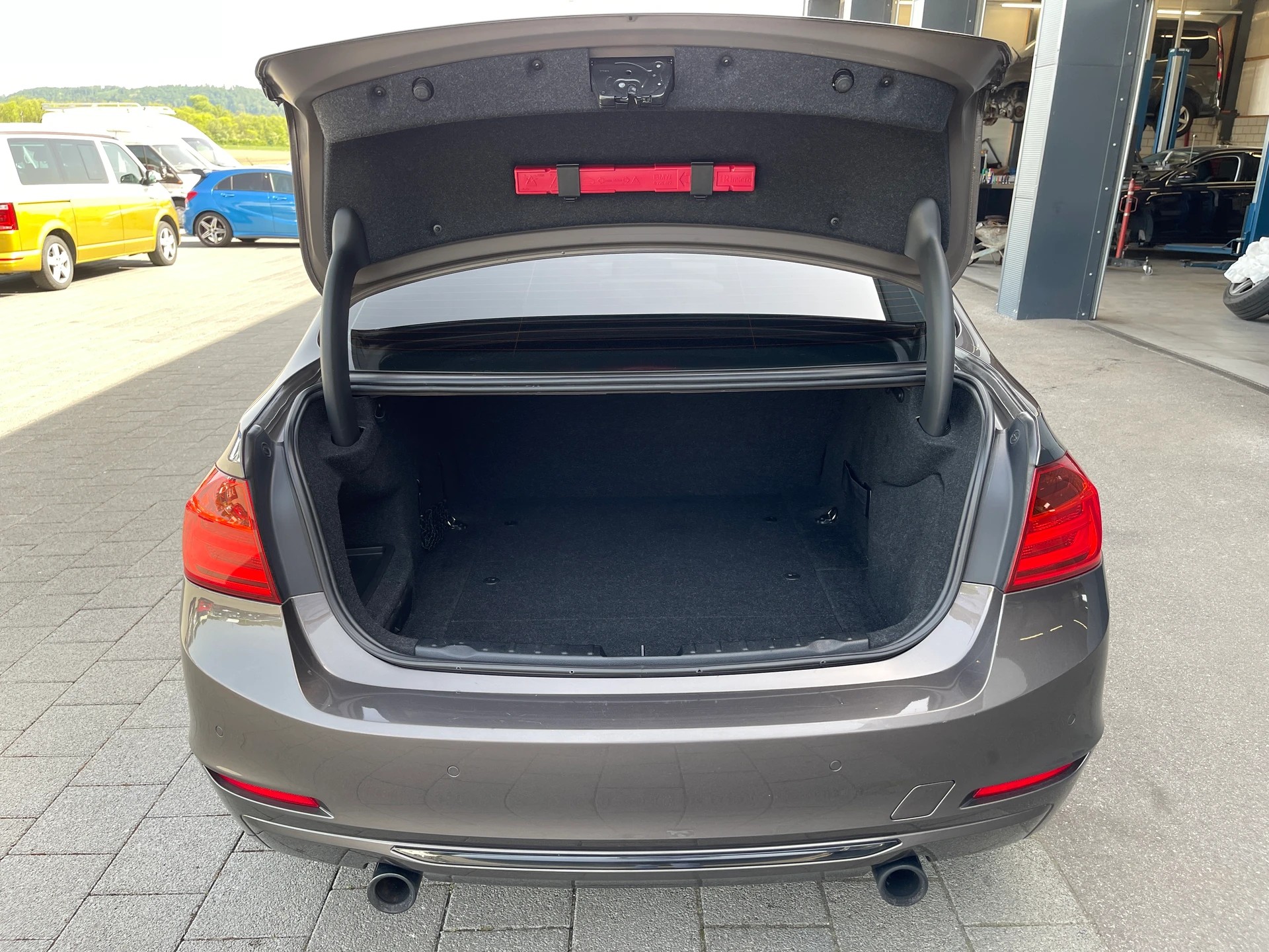 BMW ActiveHybrid 3 Luxury Line Steptronic-image-11
