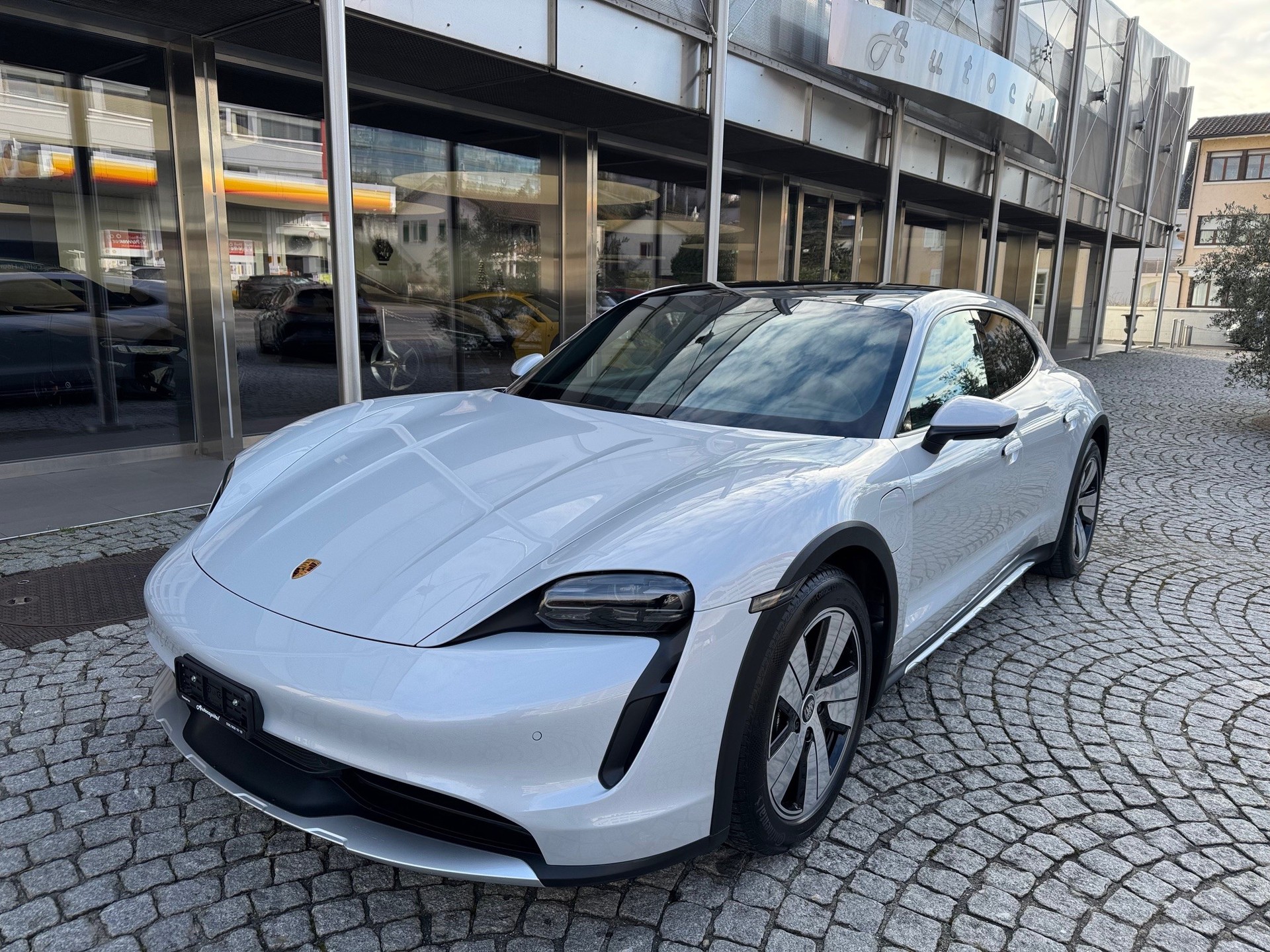 PORSCHE Taycan 4 Cross Turismo-image-0