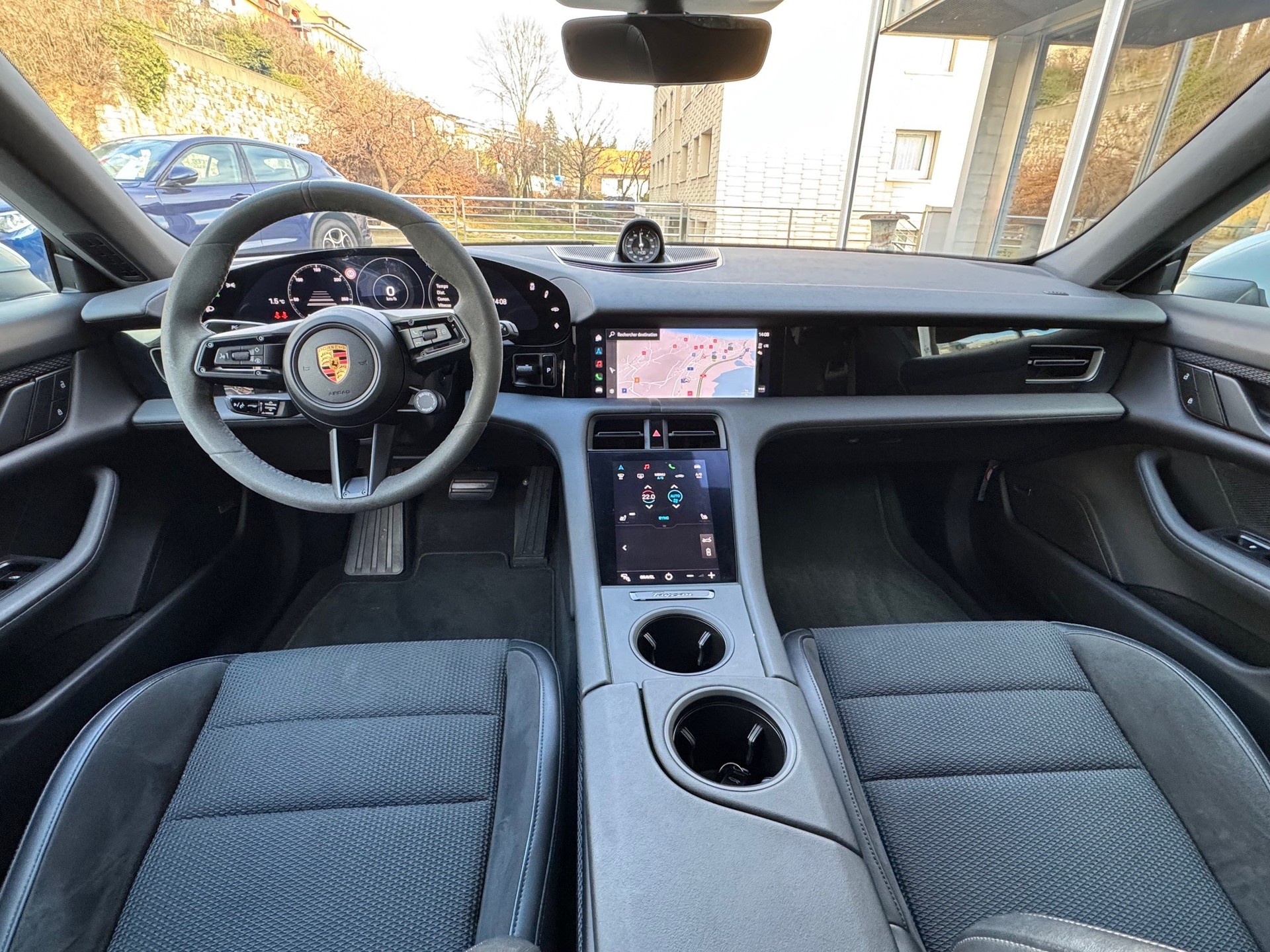 PORSCHE Taycan 4 Cross Turismo-image-9