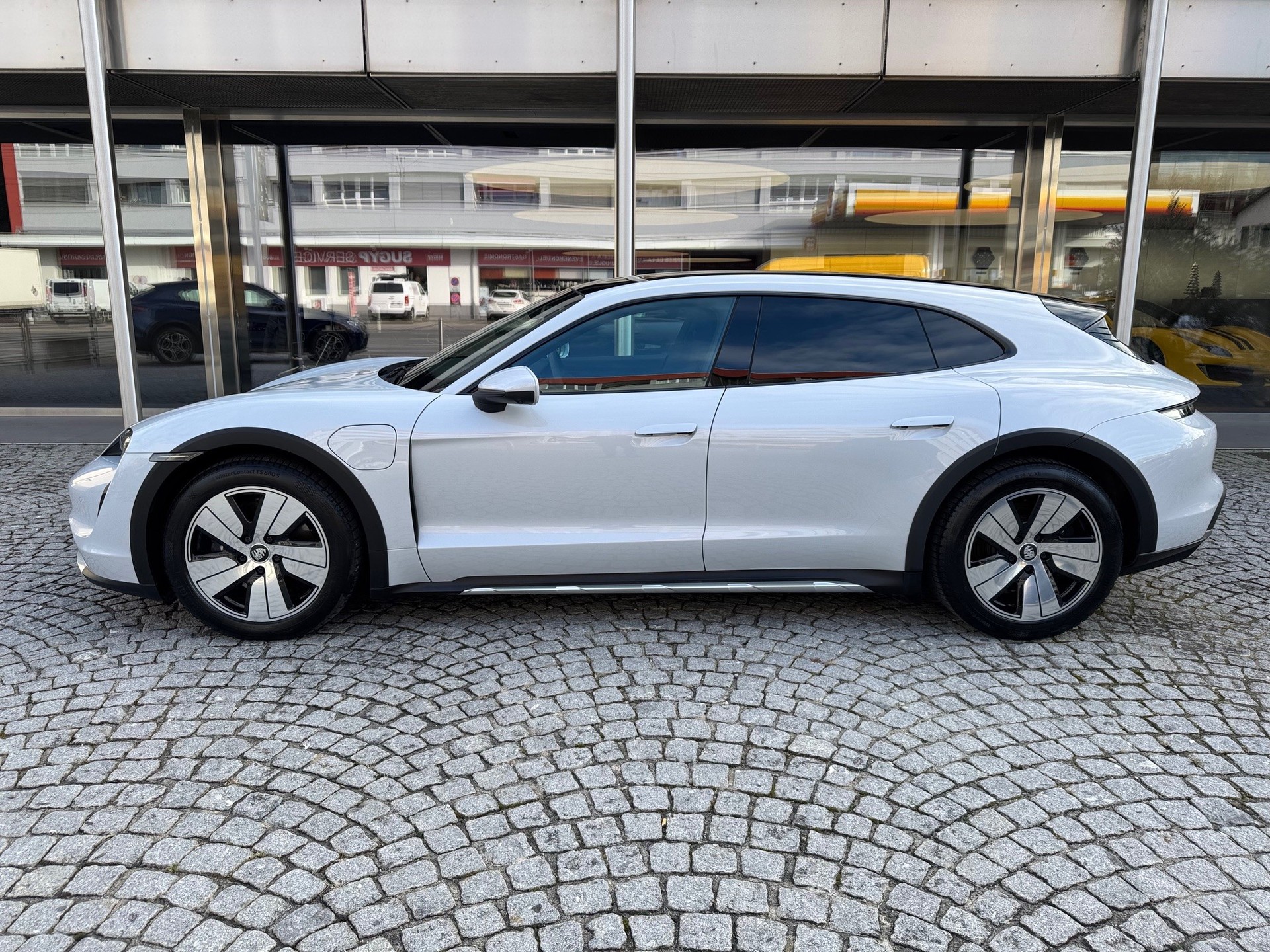 PORSCHE Taycan 4 Cross Turismo-image-1
