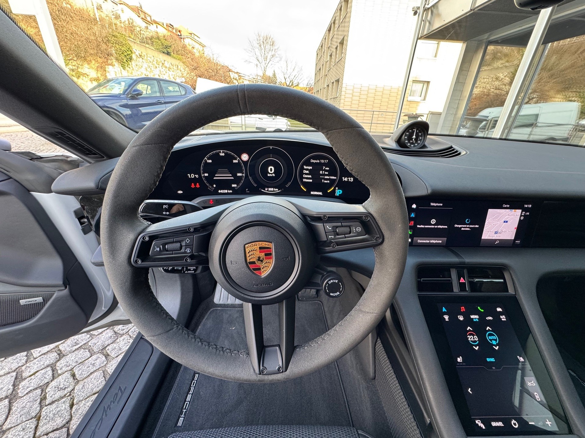 PORSCHE Taycan 4 Cross Turismo-image-12