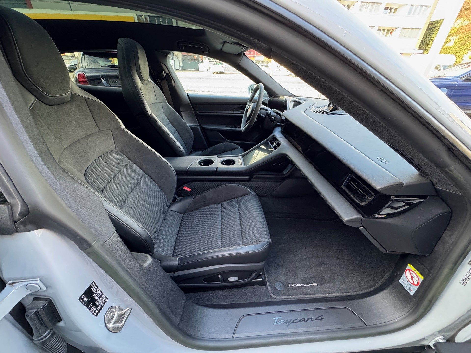 PORSCHE Taycan 4 Cross Turismo-image-5
