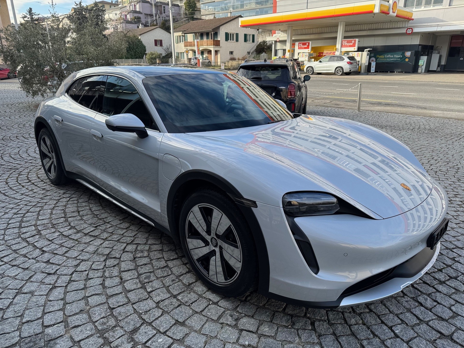 PORSCHE Taycan 4 Cross Turismo-image-4
