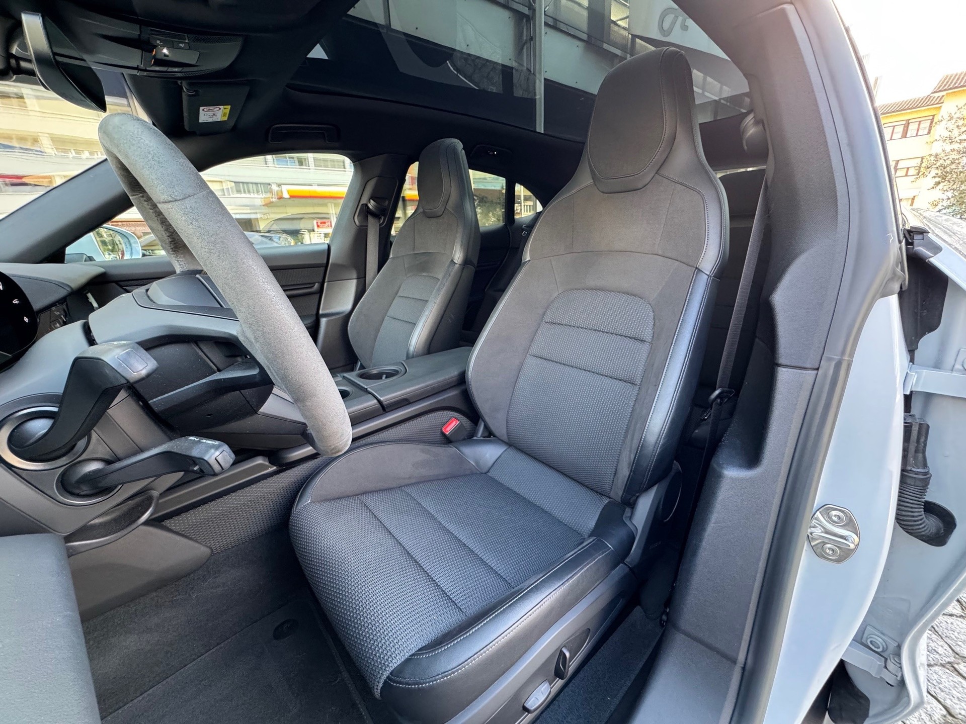 PORSCHE Taycan 4 Cross Turismo-image-7