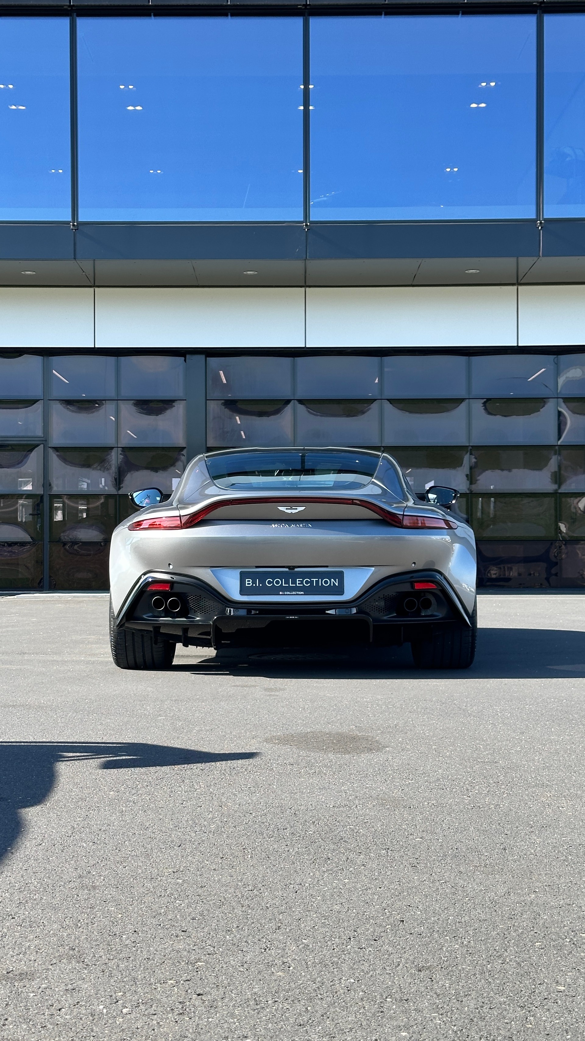 ASTON MARTIN V8 Vantage-image-8