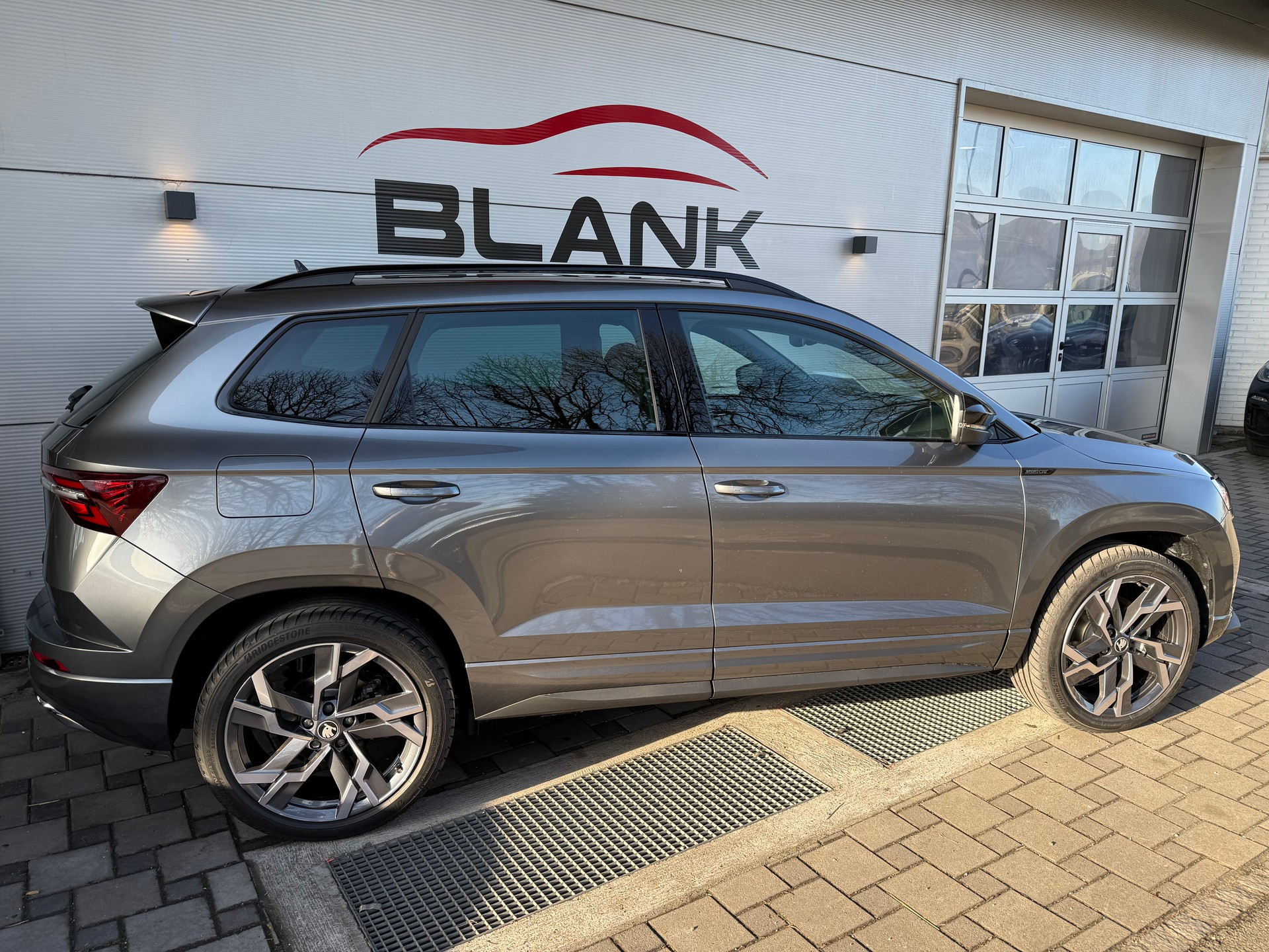 SKODA Karoq 2.0 TSI SportLine 4x4 DSG / VENDUE VERKAUFT-image-3