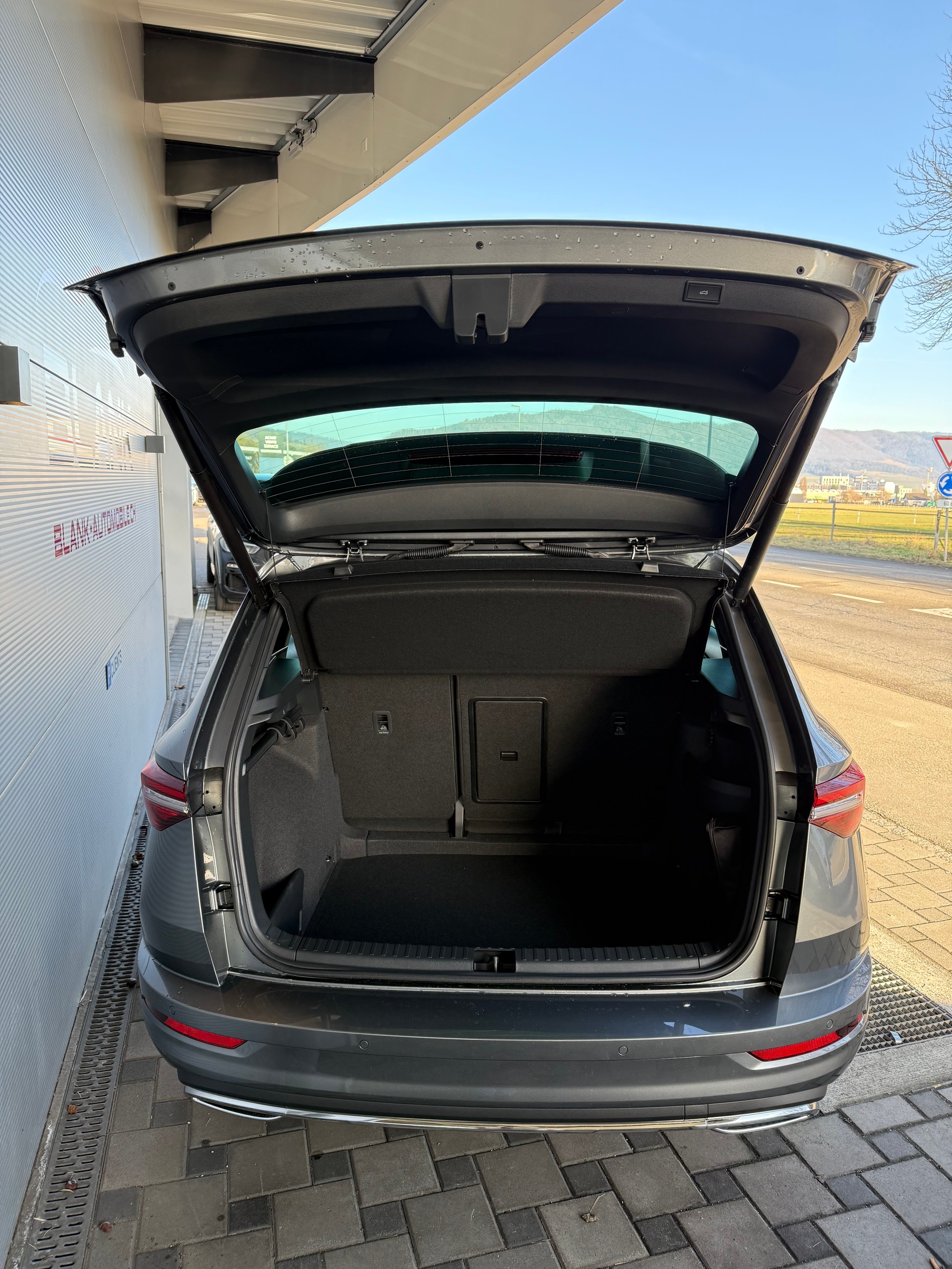 SKODA Karoq 2.0 TSI SportLine 4x4 DSG / VENDUE VERKAUFT-image-5