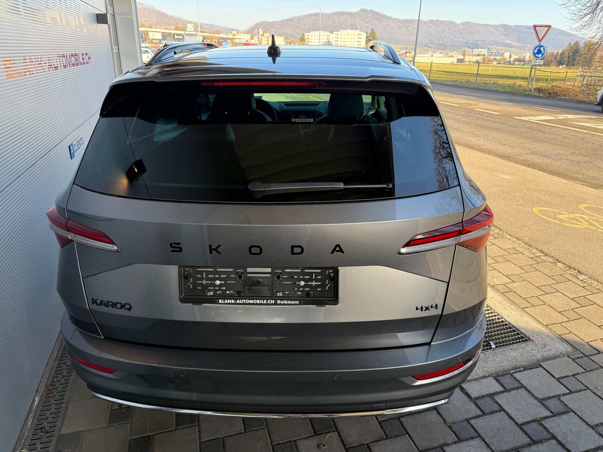 SKODA Karoq 2.0 TSI SportLine 4x4 DSG / VENDUE VERKAUFT-image-4