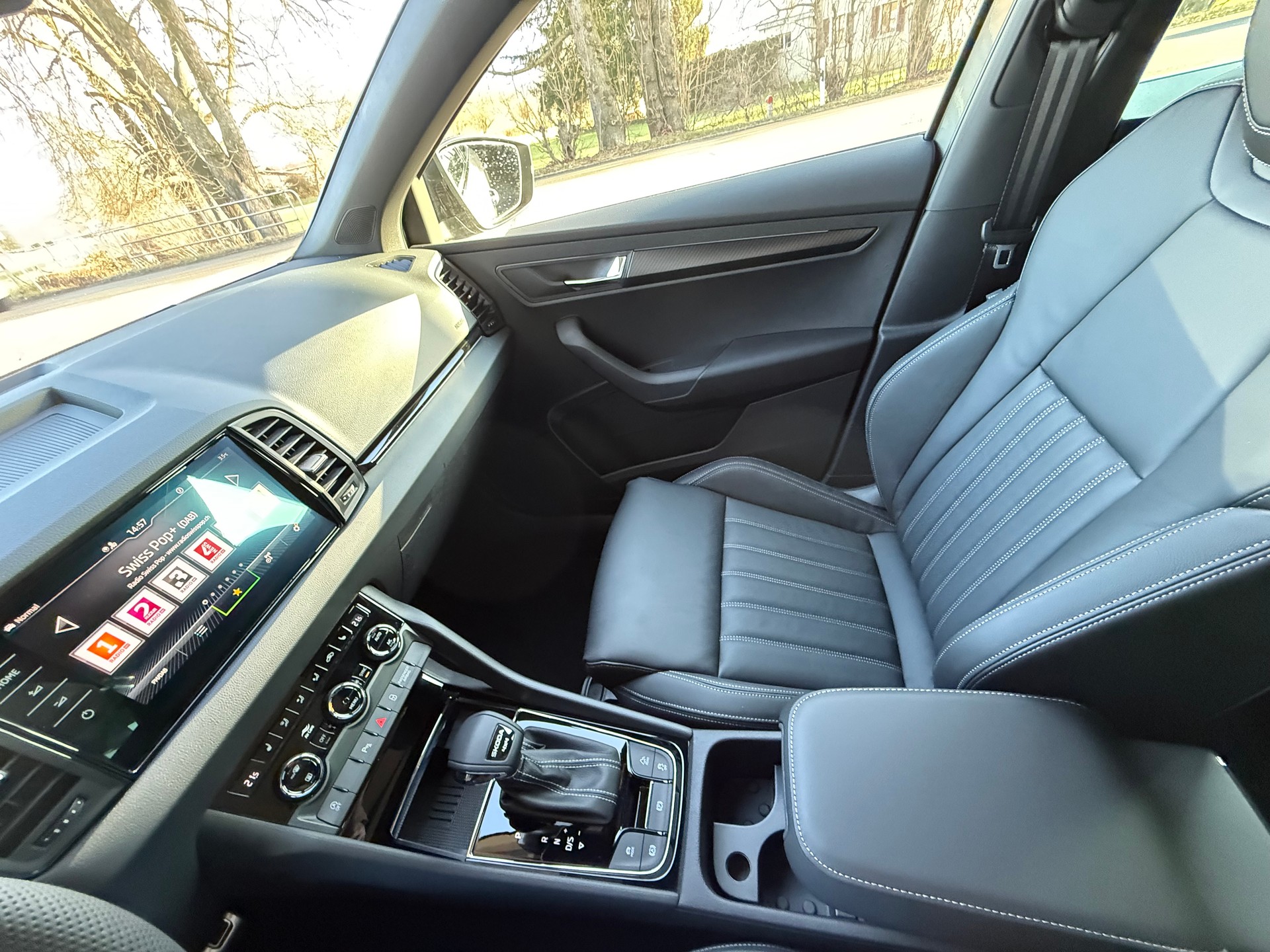 SKODA Karoq 2.0 TSI SportLine 4x4 DSG / VENDUE VERKAUFT-image-9