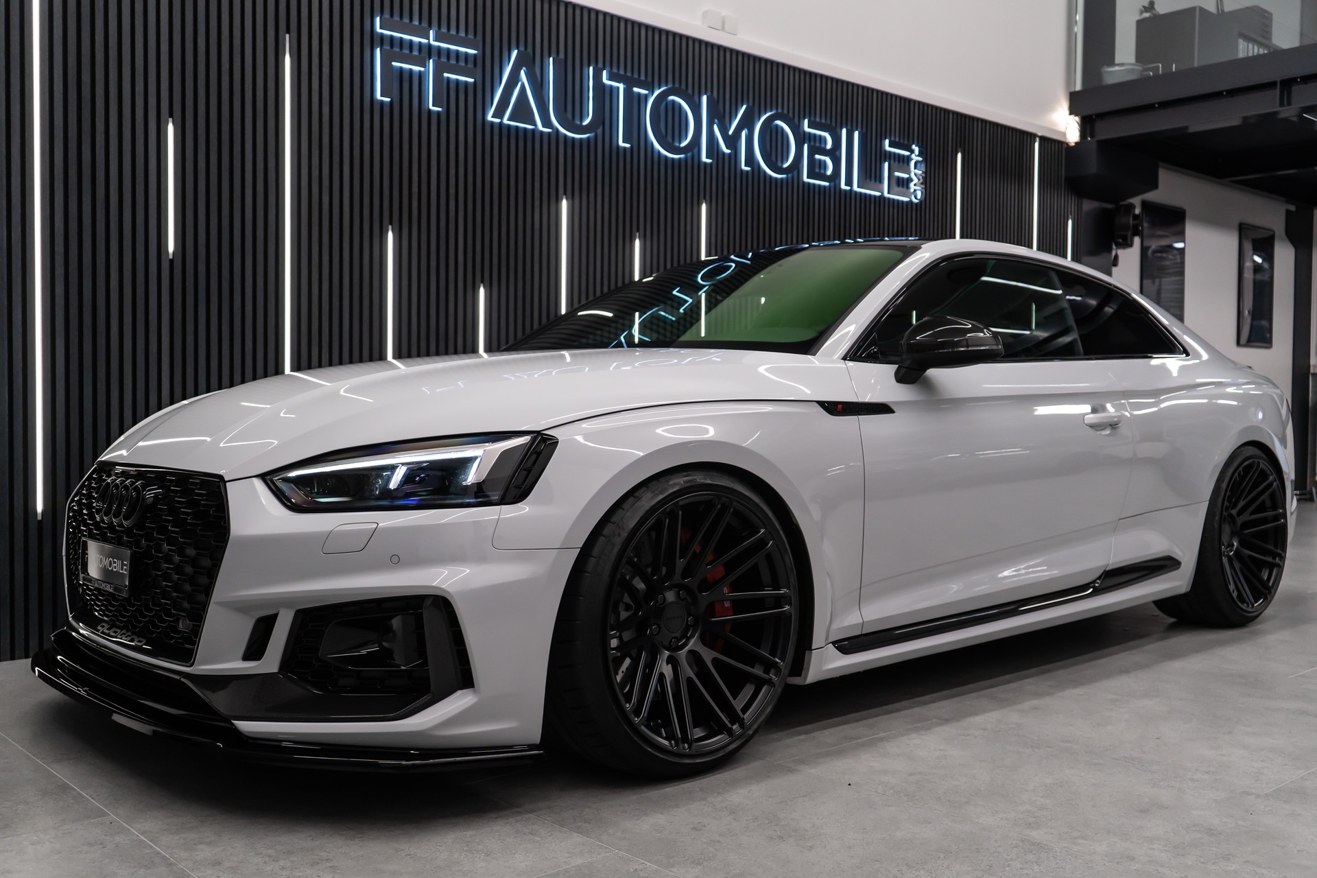 AUDI RS5 COUPÉ 2.9 TFSI QUATTRO TIPTRONIC / WHITE&BLACK / CH-FZ-showroom-element-1