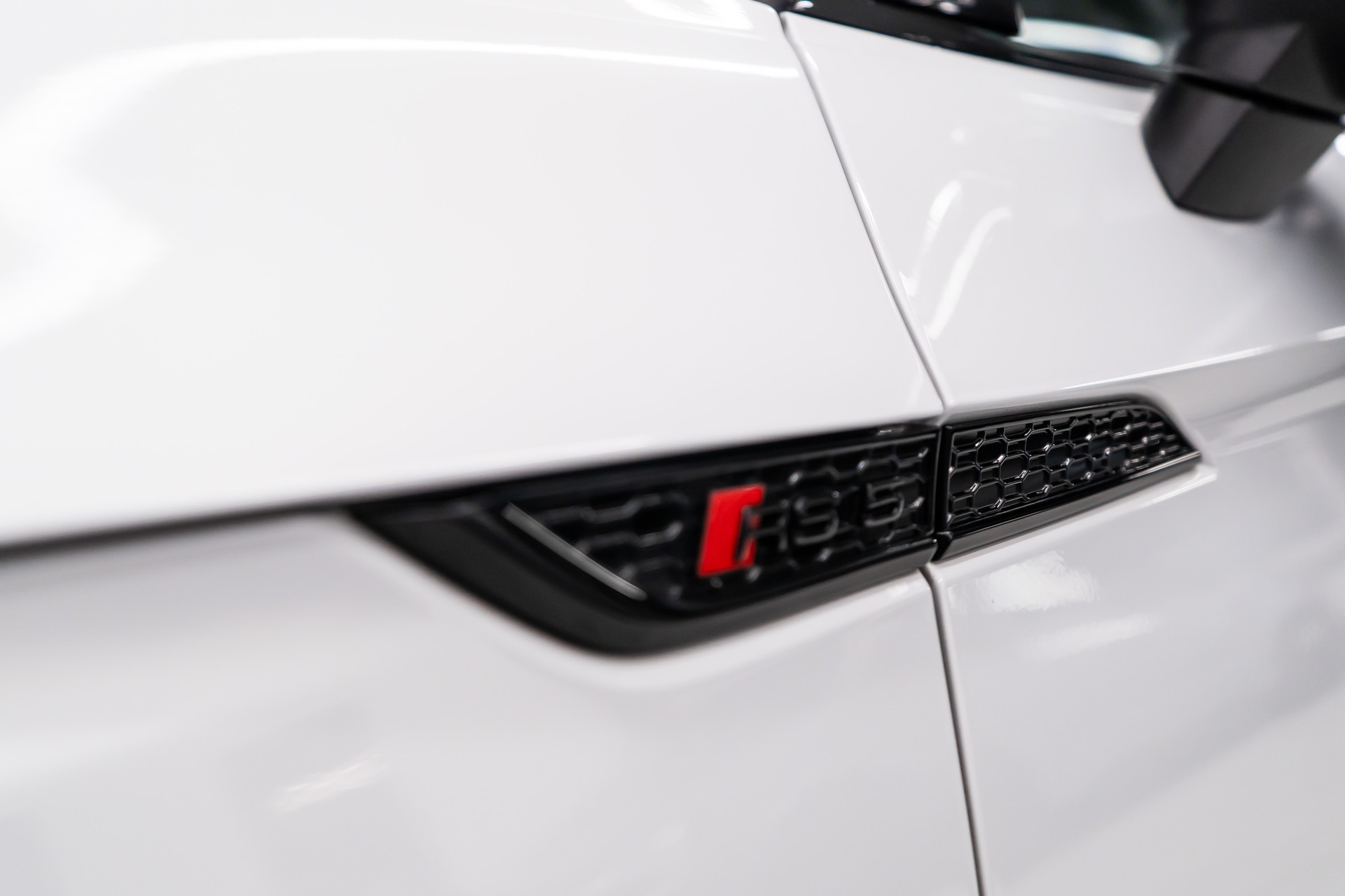AUDI RS5 COUPÉ 2.9 TFSI QUATTRO TIPTRONIC / WHITE&BLACK / CH-FZ-image-15
