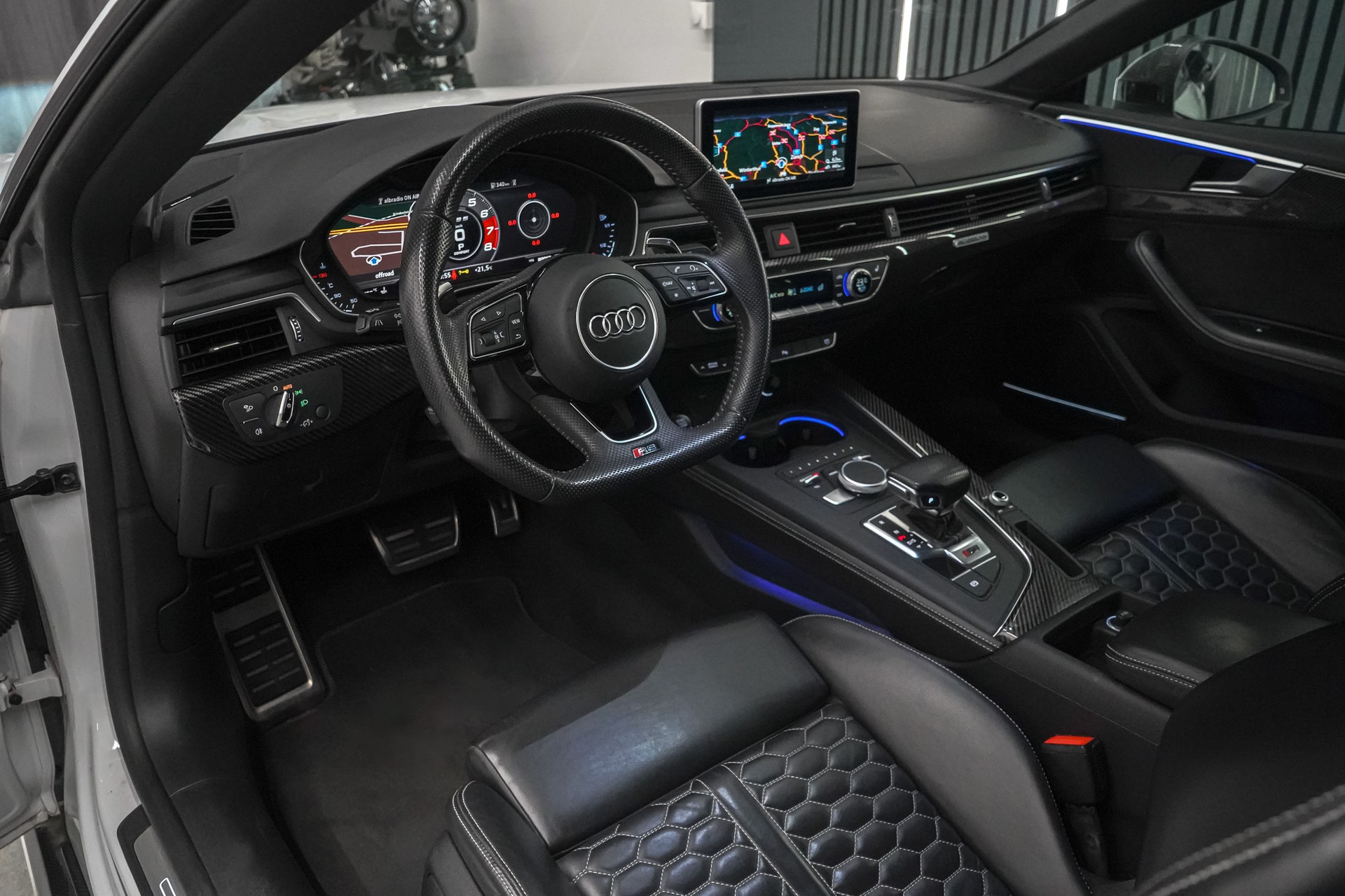 AUDI RS5 COUPÉ 2.9 TFSI QUATTRO TIPTRONIC / WHITE&BLACK / CH-FZ-image-17