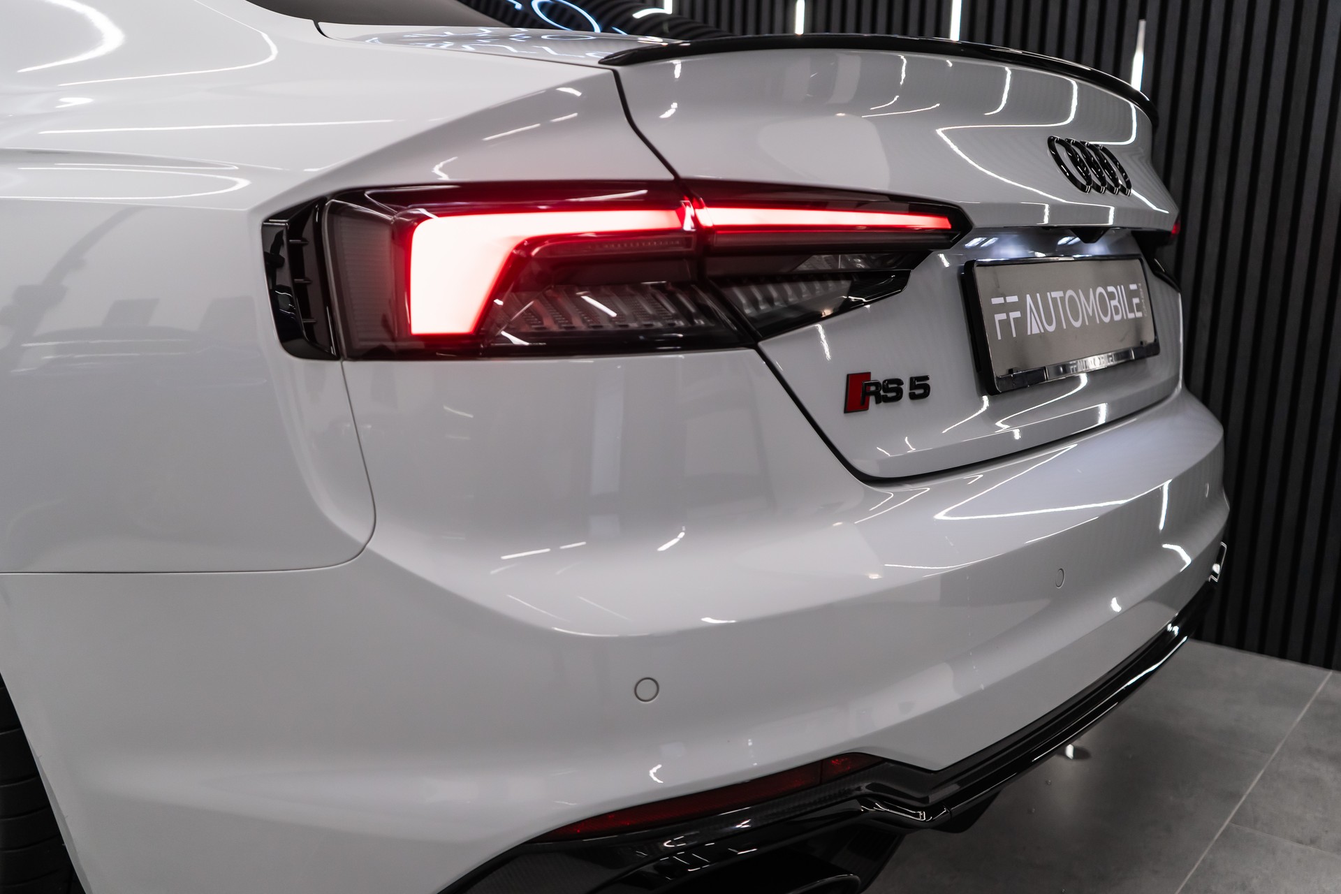 AUDI RS5 COUPÉ 2.9 TFSI QUATTRO TIPTRONIC / WHITE&BLACK / CH-FZ-image-13