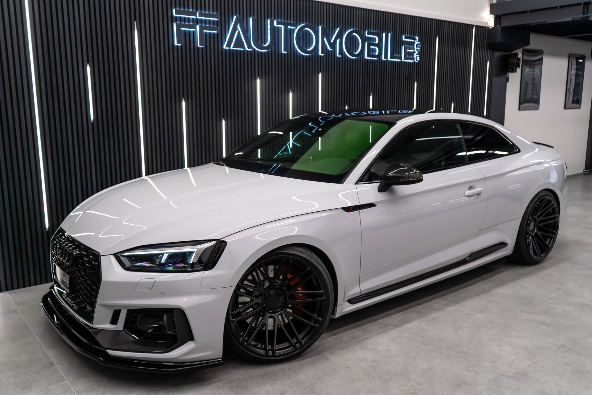 AUDI RS5 COUPÉ 2.9 TFSI QUATTRO TIPTRONIC / WHITE&BLACK / CH-FZ-showroom-element-2
